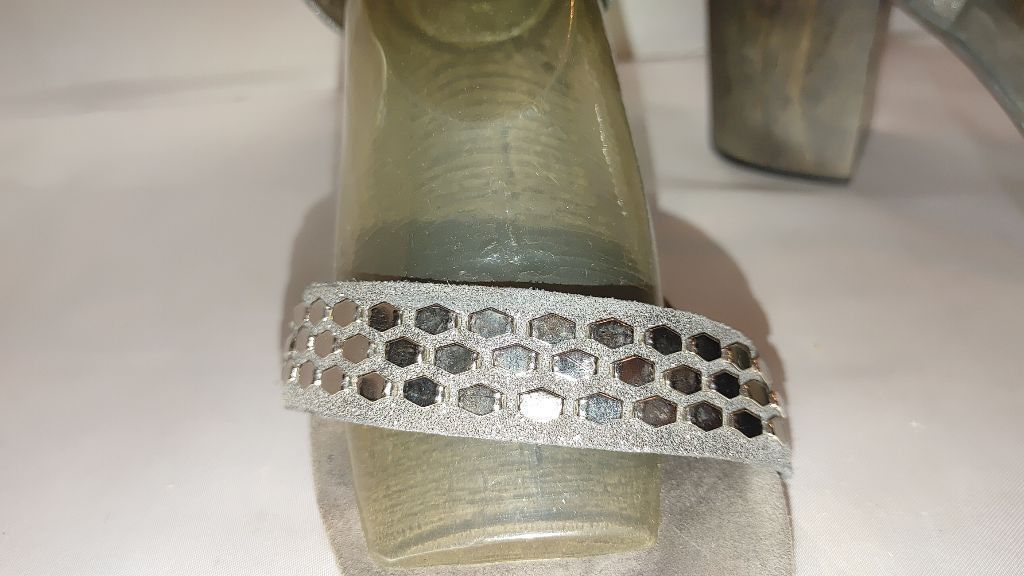 The Unbranded Brand Calleen Cordero Metallic Silver Sandals Size 8.5 Size US 8.5 / IT 38.5 - 5 Thumbnail