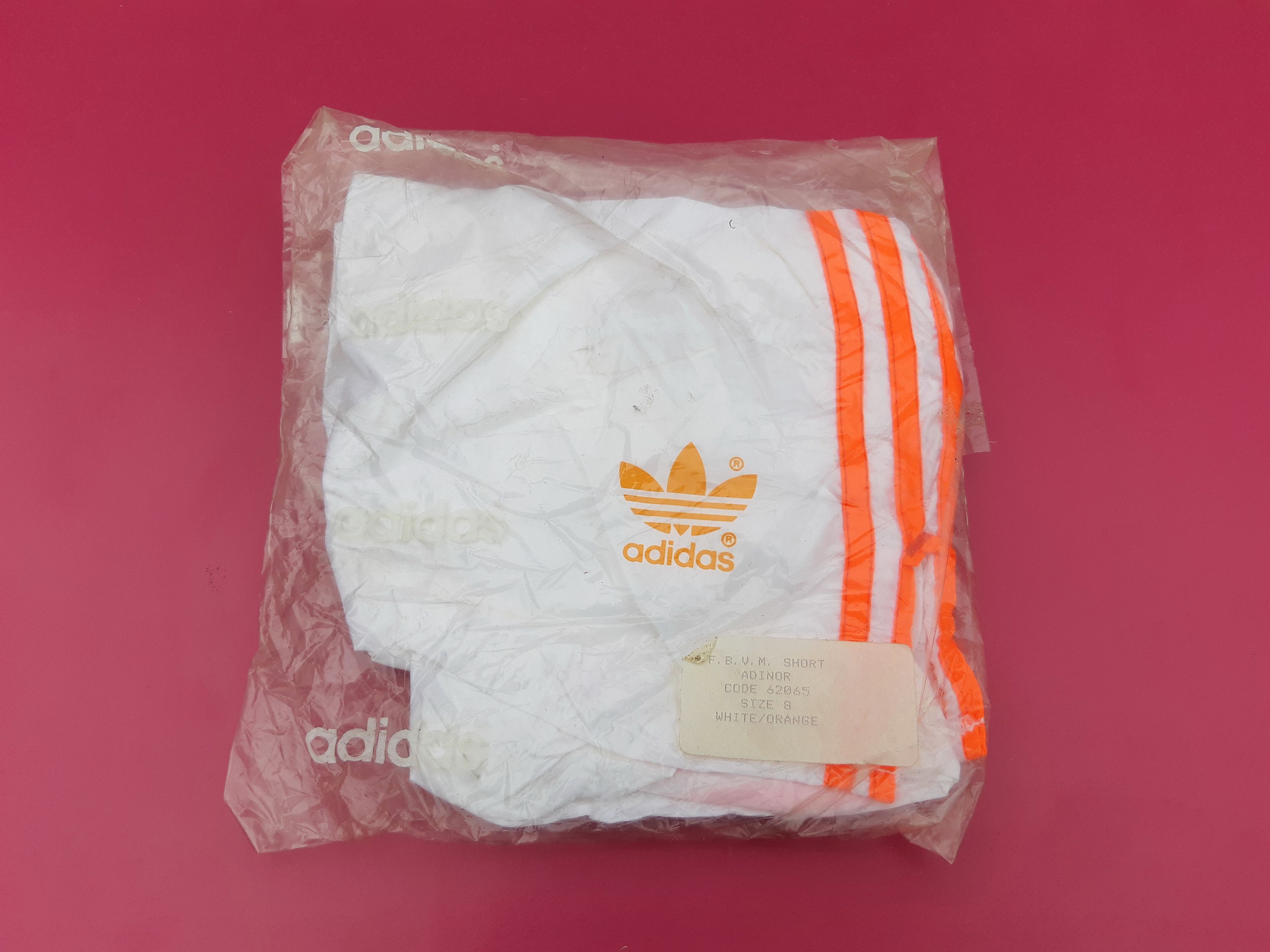 Adidas ADIDAS Football Shorts made in England size.8(L) NWT Size US 36 / EU 52 - 3 Thumbnail