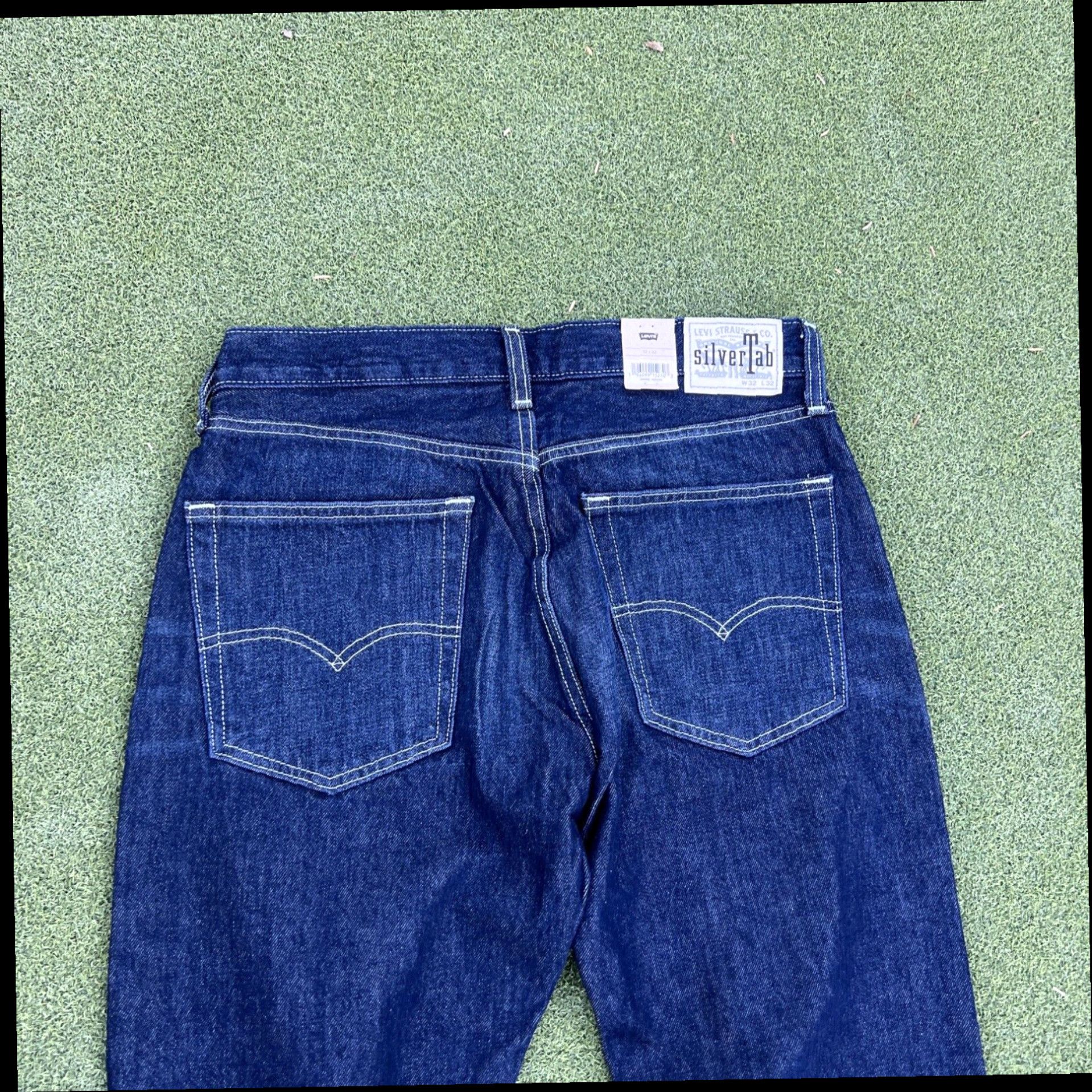 Authentic Levi's SilverTab New Unworn Men's Dark Wash Straight Leg Jeans 32 Inch Waist 32 Inch Inseam