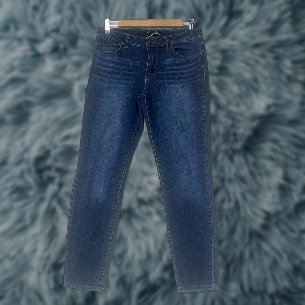 Vintage 1822 Denim Jeans Skinny Blue Dark Wash 8 Regular 26in Cotton Blend Button Zip Pockets Logo Women Style Size 30" / US 8 / IT 44 - 1 Thumbnail