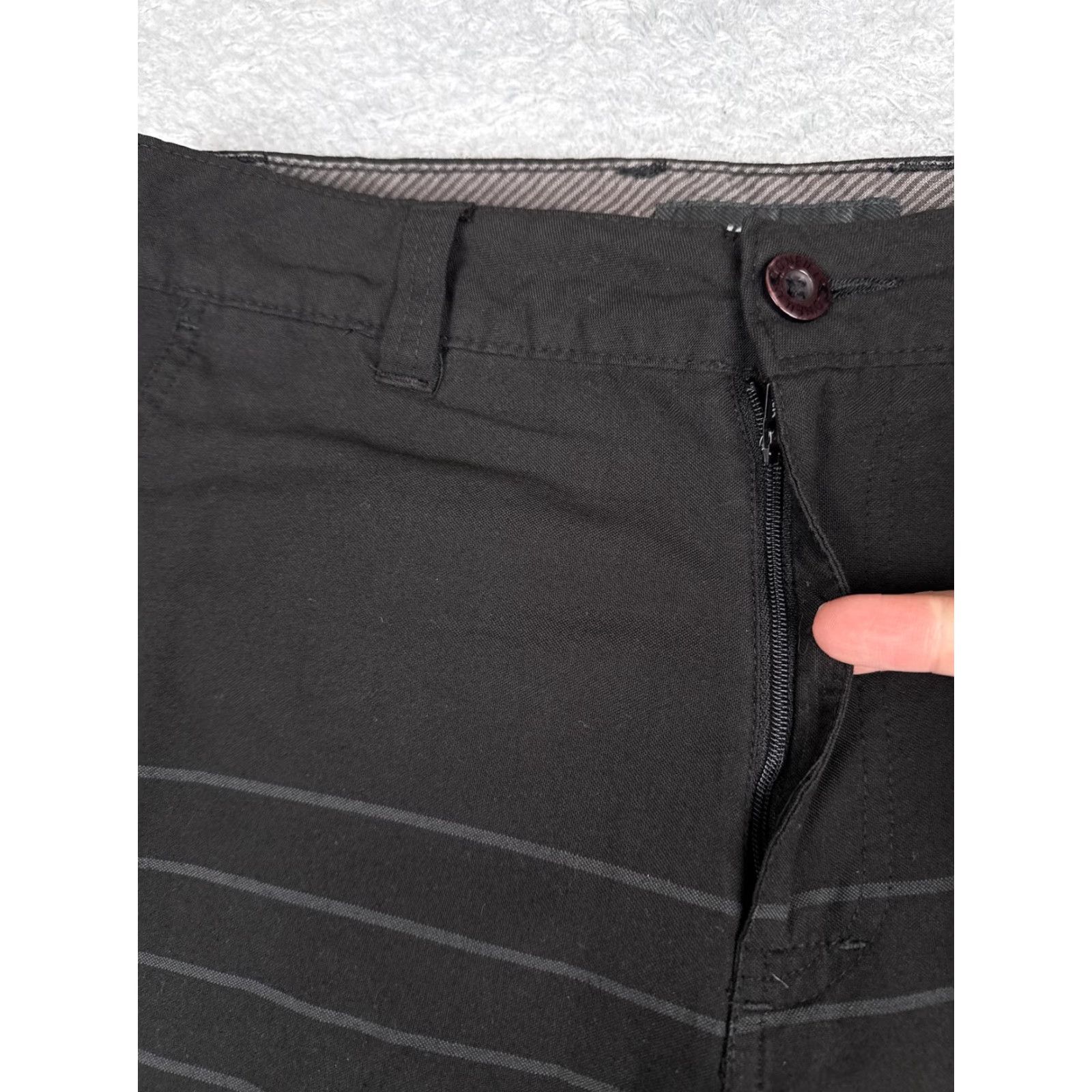 O'Neill O'Neill Mens 28 Black Striped Flat Front Chino Shorts Inseam 10 Casual Summer Logo Pockets Slash Pocket Linear Beach Size US 28 / EU 44 - 6 Thumbnail