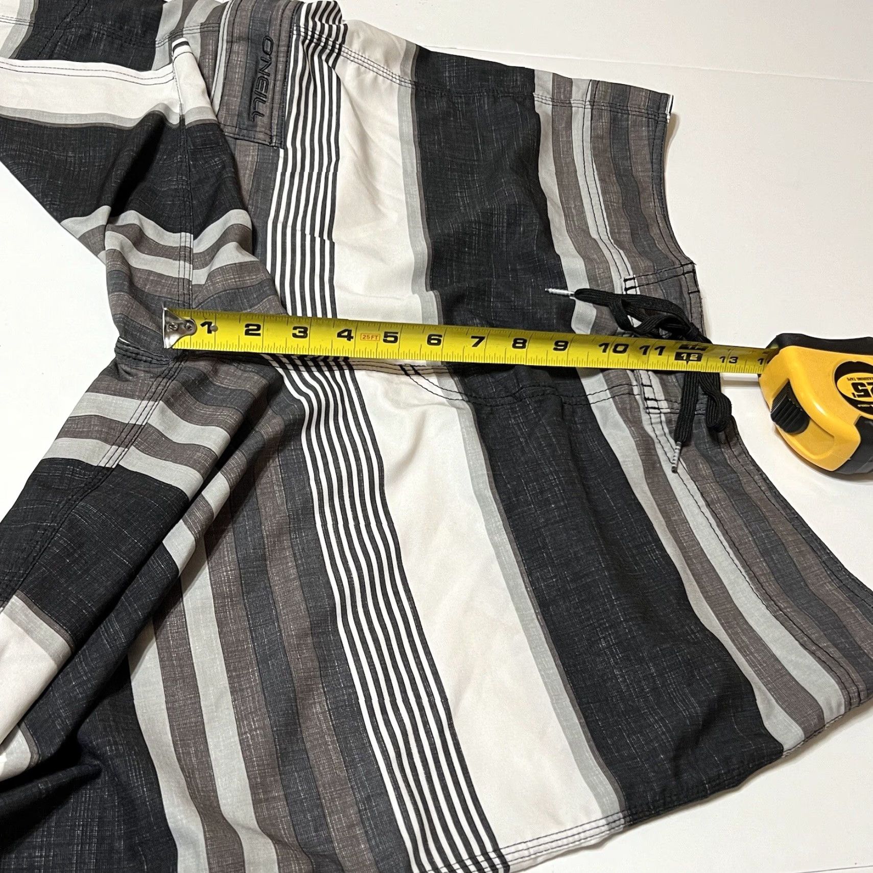 O'Neill O'Neill Board Shorts Men's Size 38 Gray White Striped Cargo Pocket Swim Unlined Polyester Blend Microfiber 90s Lifeguard Beach Athletic Size US 38 / EU 54 - 4 Thumbnail