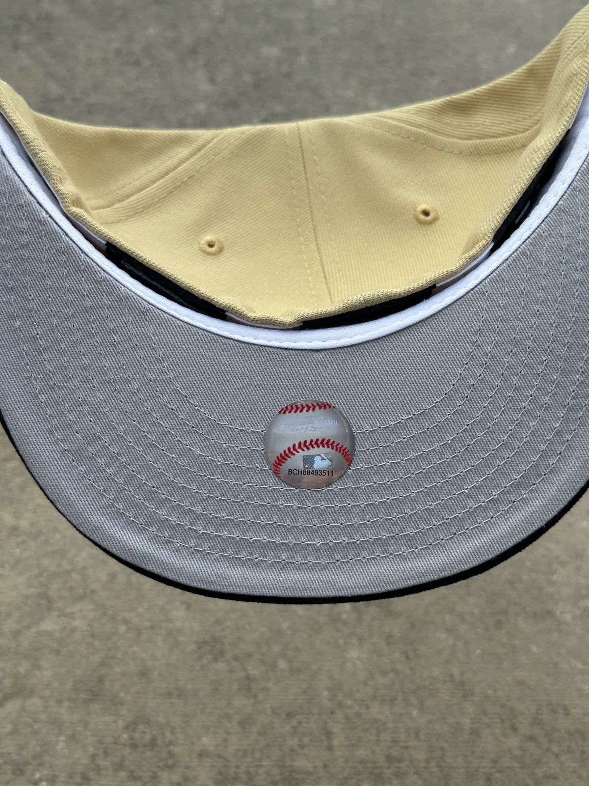 MLB × New Era Boston Red Sox Side Batty Vegas Gold Two Tone Fitted 7 1/4 Size ONE SIZE - 3 Thumbnail