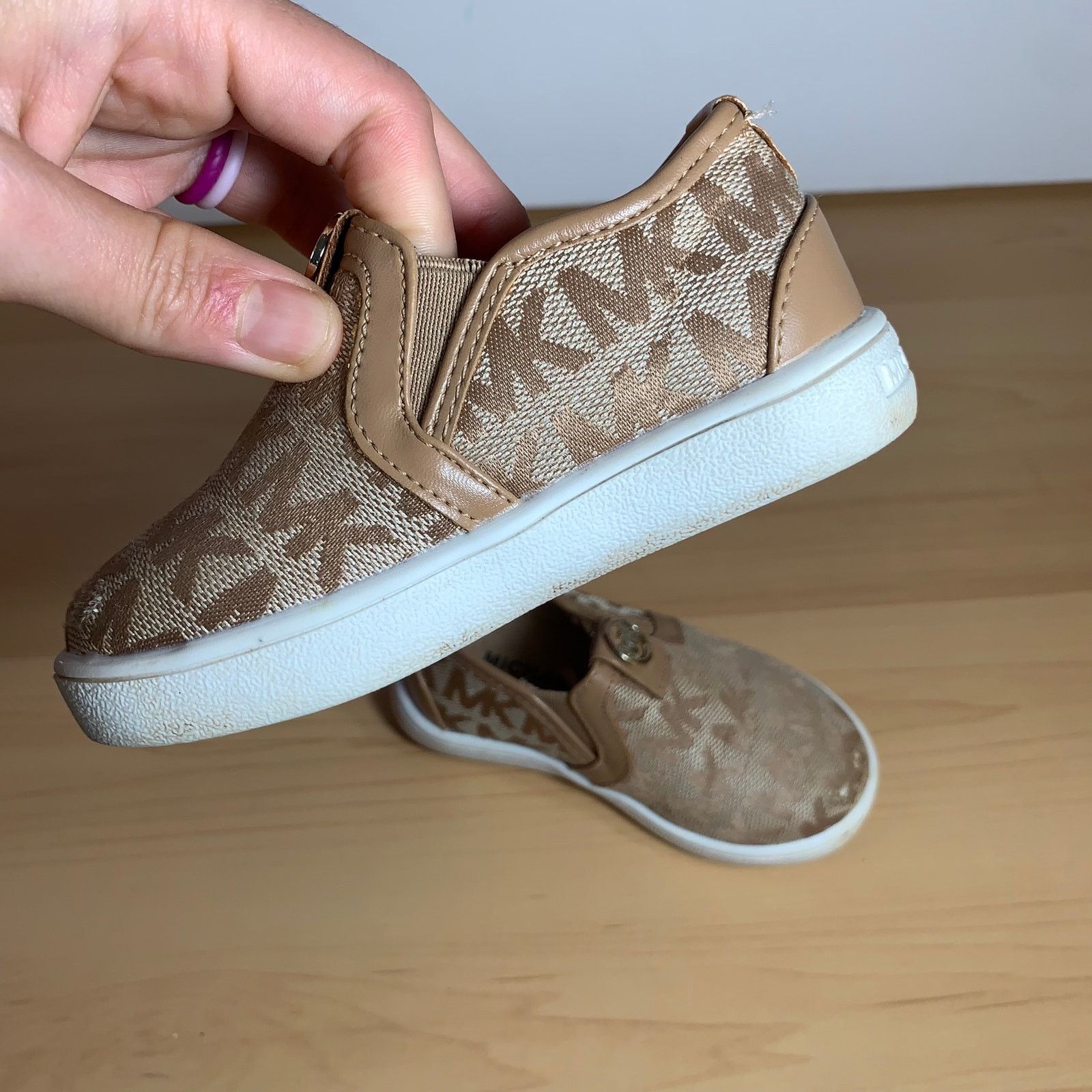 Michael Kors Kids' Michael Kors Tan/White Shoes with Logo Print Size 5US Size US 5 / EU 37 - 9 Thumbnail