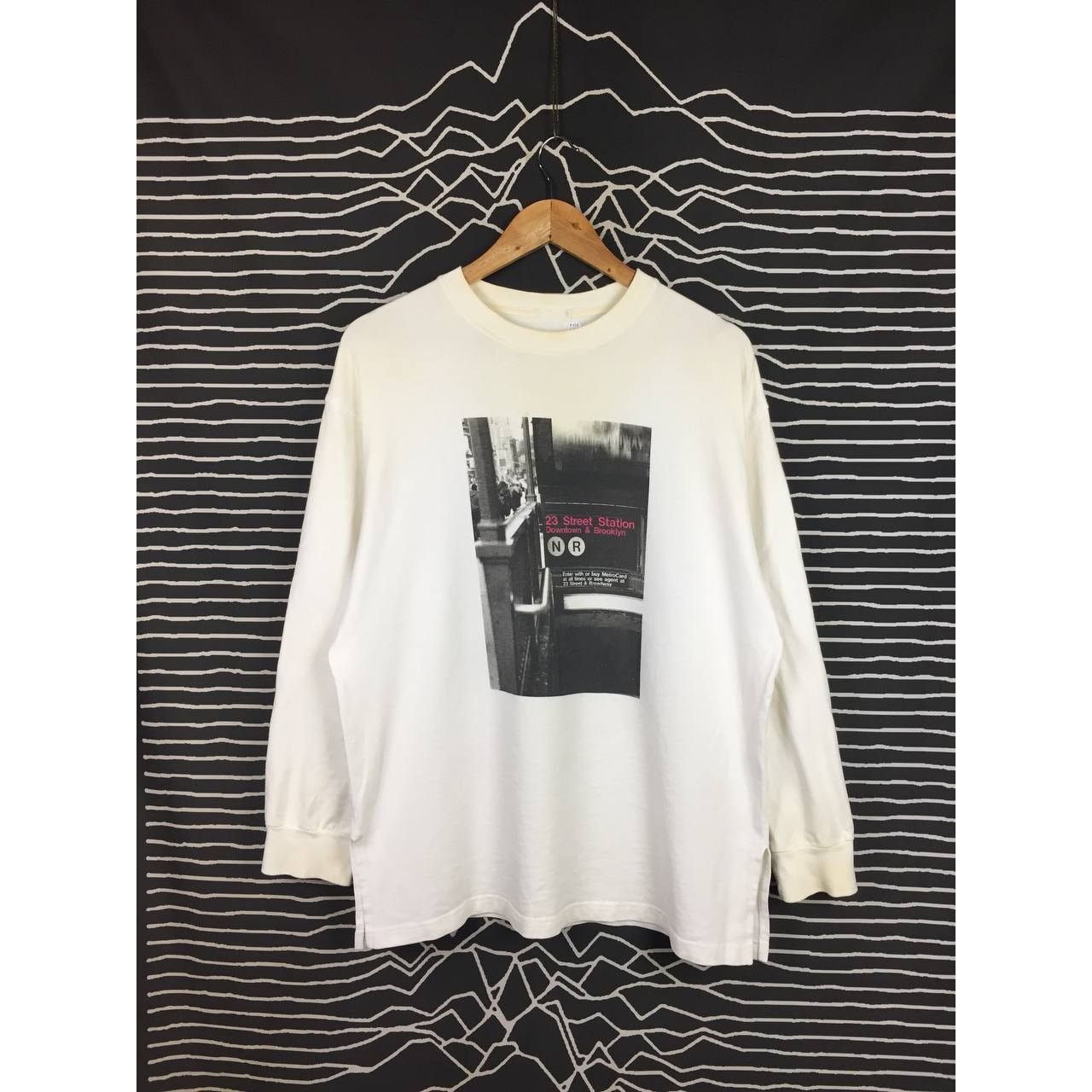 GU × Japanese Brand GU NYC Subway 23 Street Station Graphic Long Sleeve Tee Size US L / EU 52-54 / 3 - 2 Thumbnail
