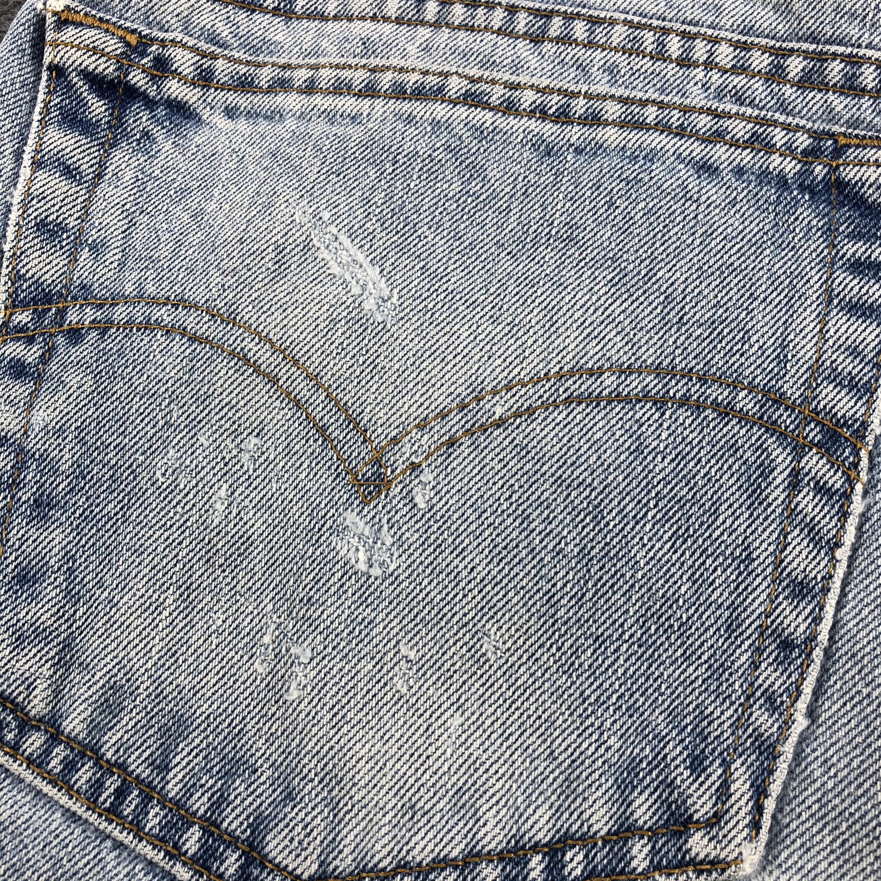 Levi's Vintage 90s Light Wash Levis 505 Jeans-J1659 Size US 37 - 9 Thumbnail