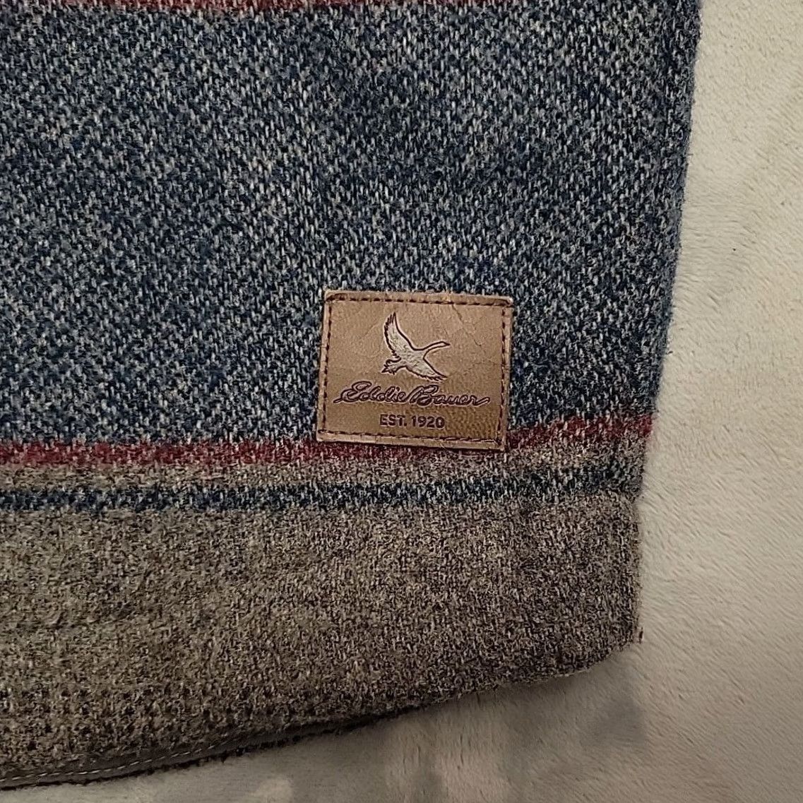 Eddie Bauer Eddie Bauer Poncho Cape Women S Gray Striped Wool Blend Snap Neck Gorpcore Size S / US 4 / IT 40 - 2 Thumbnail
