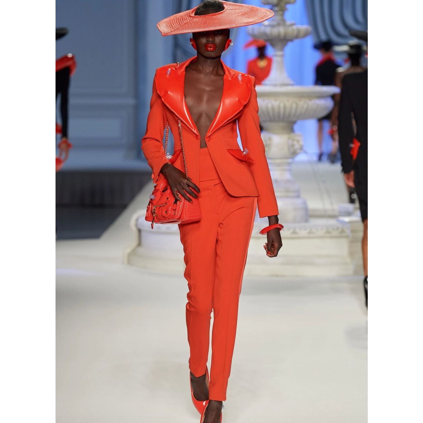 Moschino RUNWAY SS23 MOSCHINO Couture x Stephen Jones Rafia Heart Hat Size ONE SIZE - 1 Thumbnail