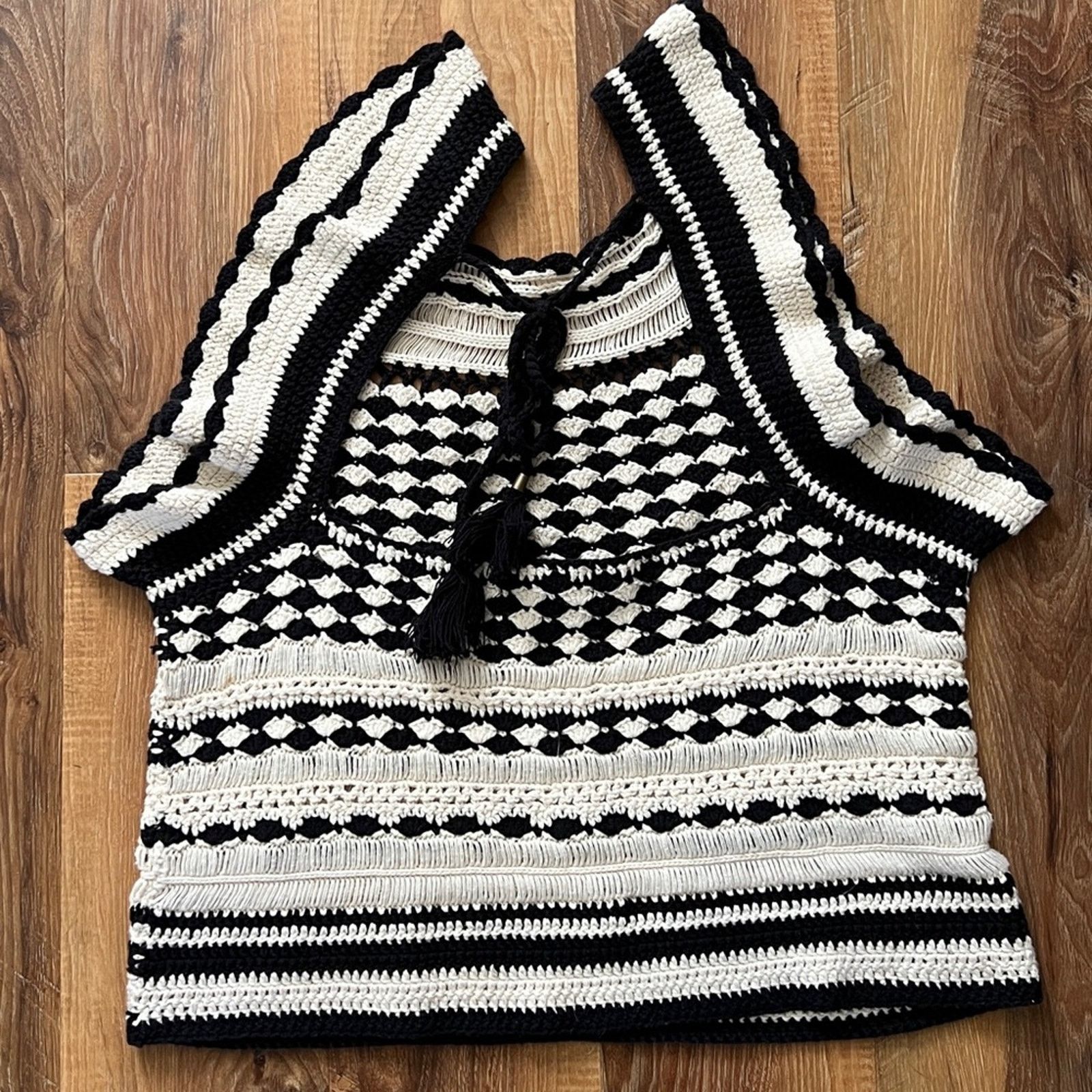 Forever 21 Forever 21 Black White Crochet Knit Striped Tank Top EUC Size XL / US 12-14 / IT 48-50 - 4 Thumbnail