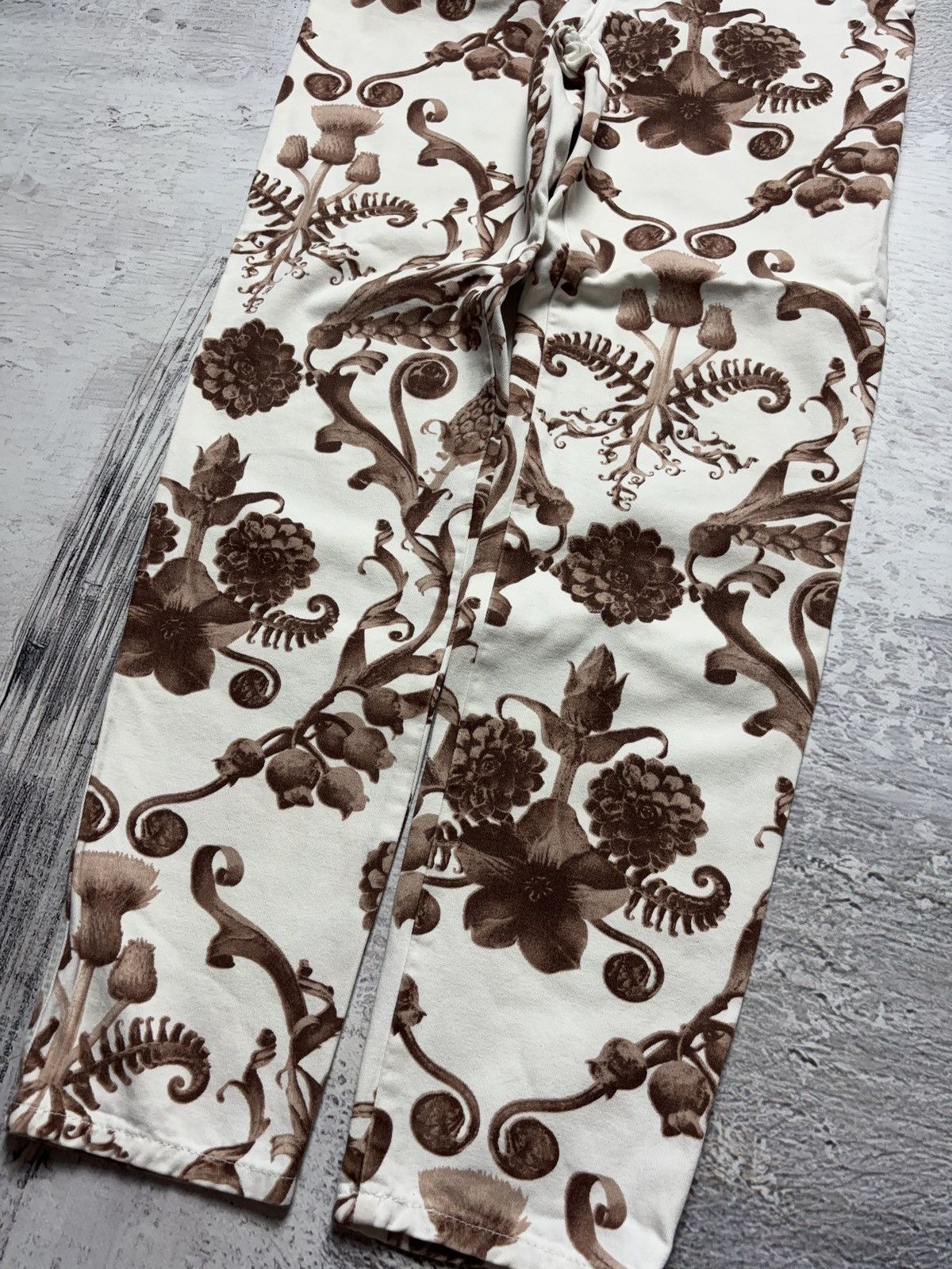 Moschino LOVE MOSCHINO PRINTED VINTAGE BAROQUE JEANS PANTS Size 30" / US 8 / IT 44 - 7 Thumbnail
