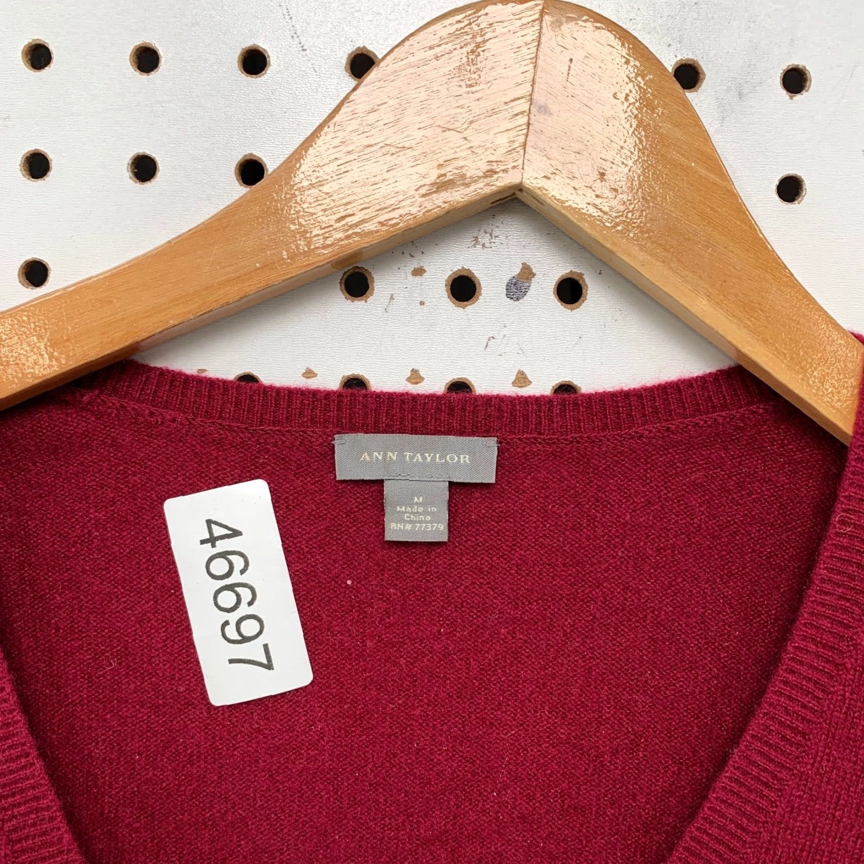Ann Taylor Ann Taylor 100% Cashmere Sweater Womens M Red V-Neck Pullover Soft Cozy Work Size M / US 6-8 / IT 42-44 - 4 Thumbnail
