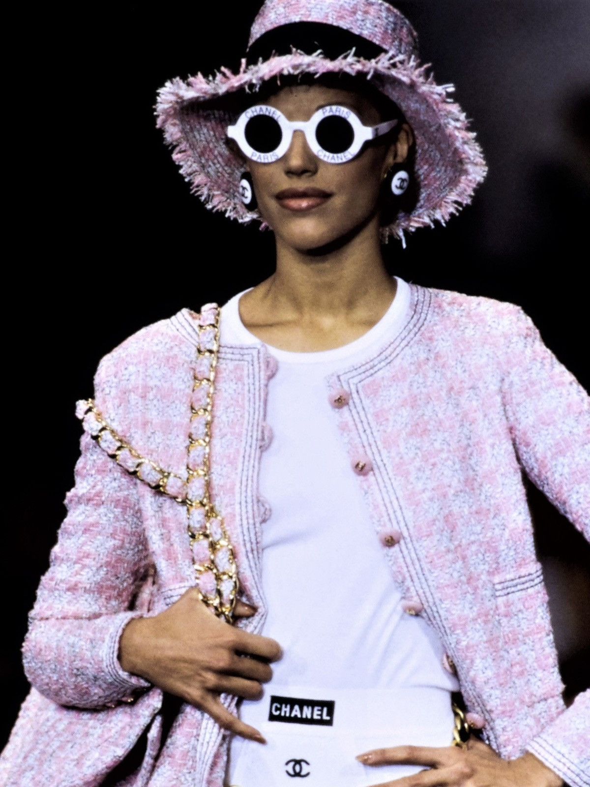 Chanel S/S 93 Round Logo Sunglasses Size ONE SIZE - 3 Thumbnail