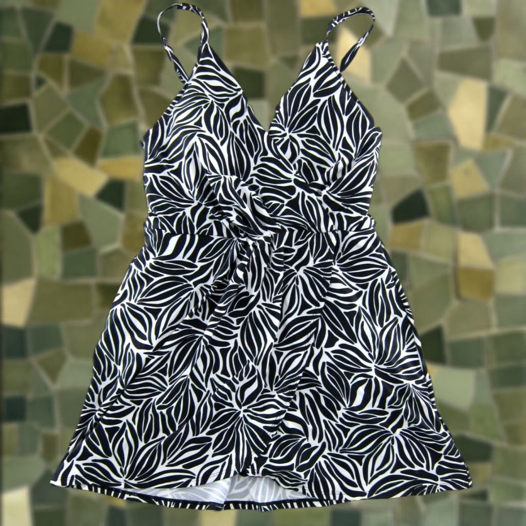 Lands' End Lands' End Classic Black White Floral Built In Bra Slimming Swimsuit Swimdress M Woman Tank Top Black Floral Built-In Bra Slimming Navy? Wait. Size M / US 6-8 / IT 42-44 - 1 Thumbnail