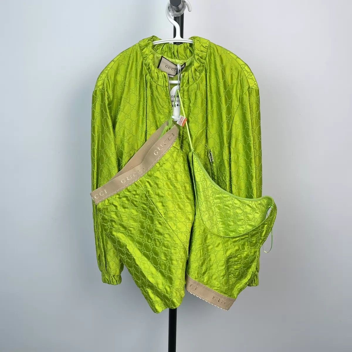 Gucci Gucci GG fluo green 3pc set jacket 38 cami shorts 30 Size XS / US 0-2 / IT 36-38 - 1 Thumbnail