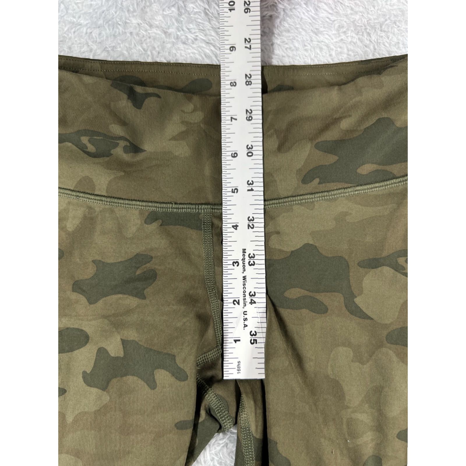 Lululemon Lululemon Wunder Under Pants Womens 4 Green Camo Cropped 21" Inseam Yoga Activewear Stretch Wunder Under Crop Green Camouflage Sneakers? Size 27" / US 4 / IT 40 - 7 Thumbnail