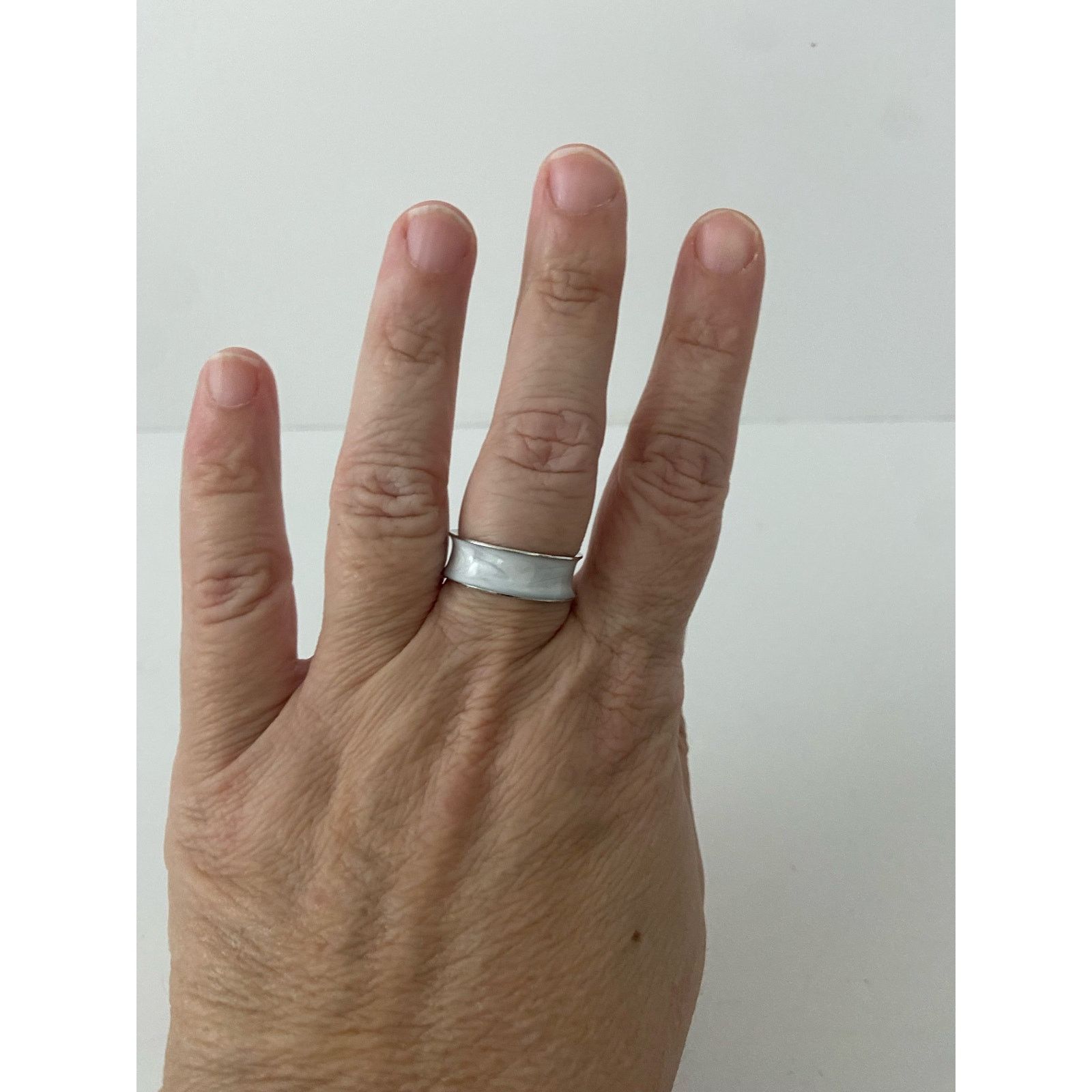 Vintage Adjustable white enamel band ring size 8 silver tone Size ONE SIZE - 1 Thumbnail