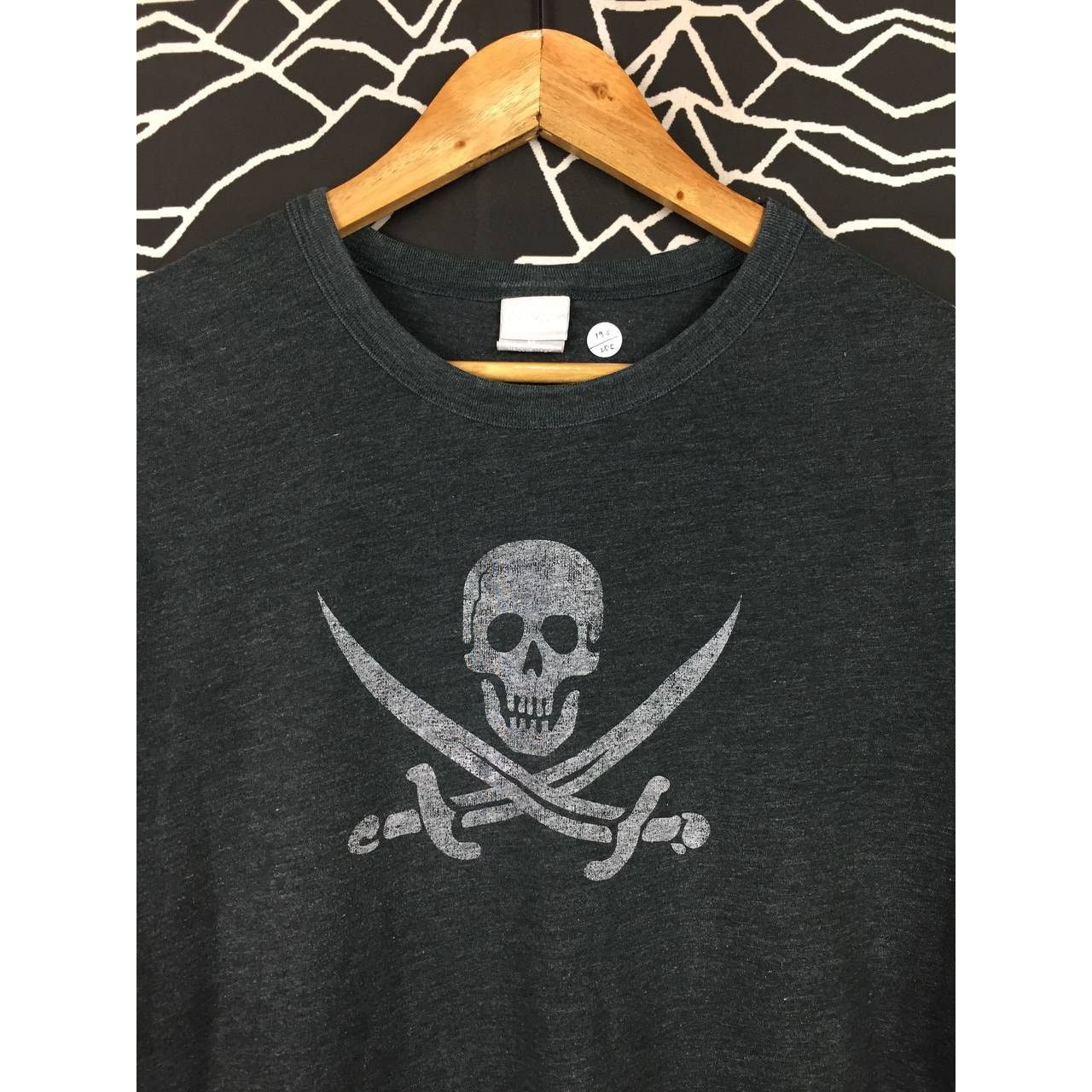 Vintage Utility Crossed Swords Skull Graphic Streetwear Tee Size US M / EU 48-50 / 2 - 3 Thumbnail