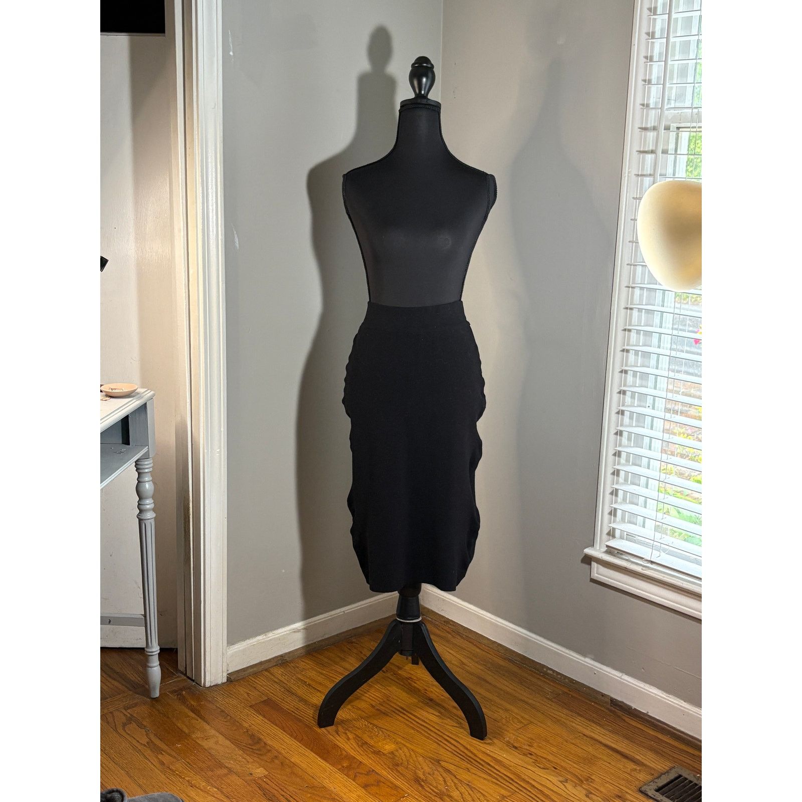 Anthropologie Anthropologie black rusched skirt Size 34" / US 12 / IT 48 - 2 Thumbnail