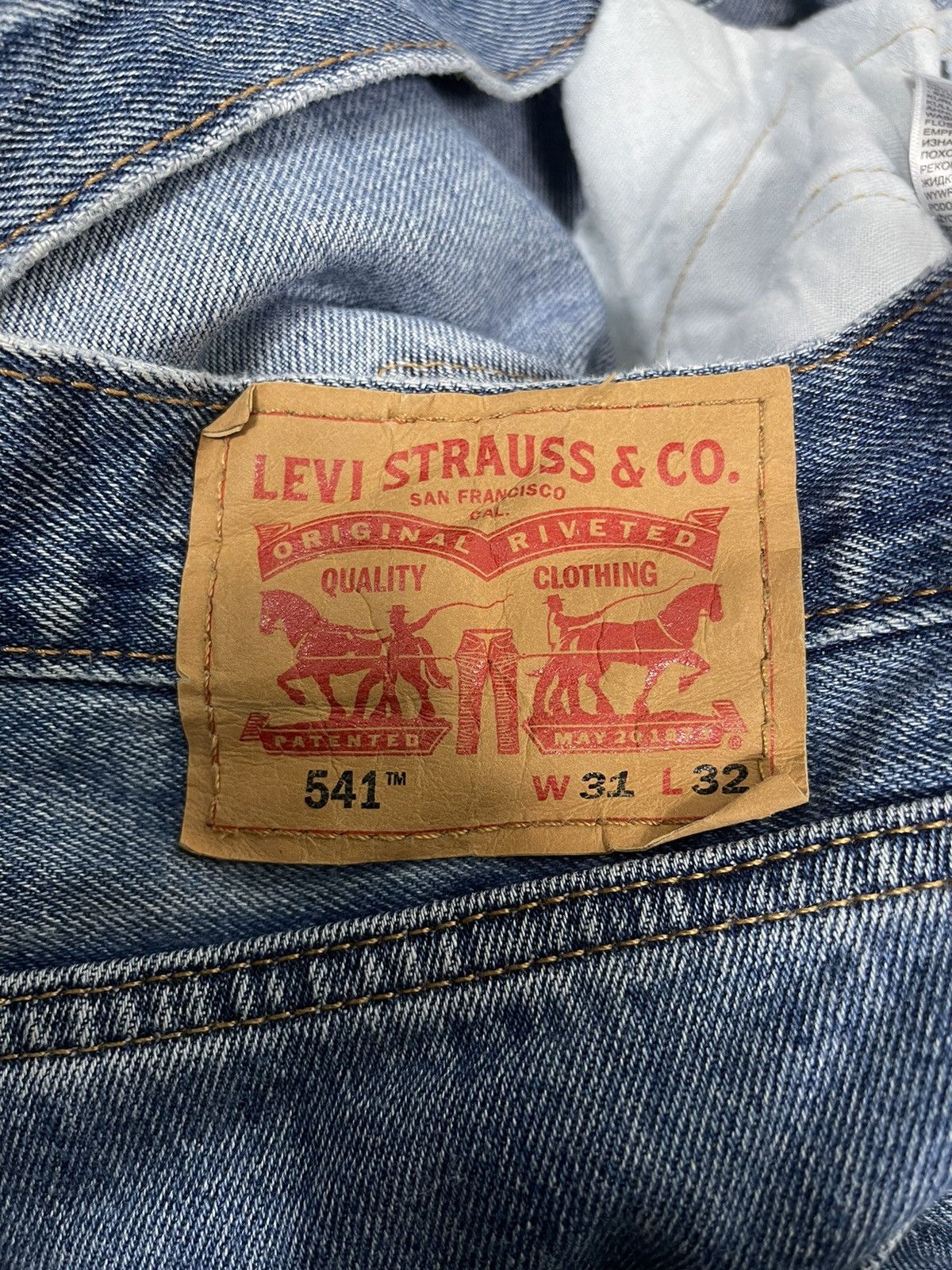 Levi's Levis 541 Faded Blue Zipper Fly Jeans Size US 32 / EU 48 - 15 Thumbnail