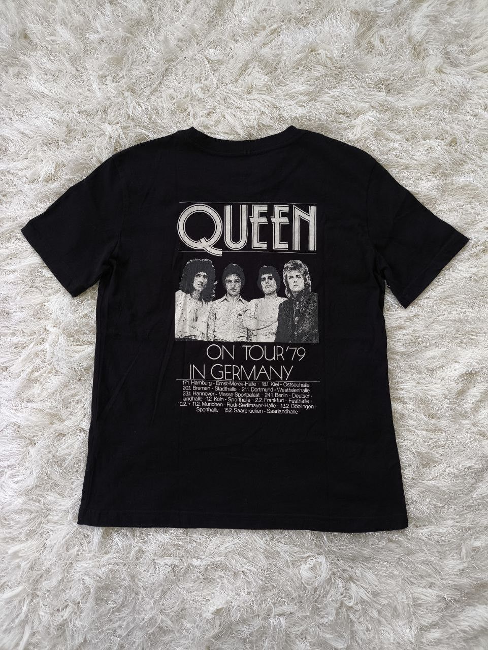 Band Tees QUEEN On Tour 1979 In Germany x GU Official Band Tees Size M / US 6-8 / IT 42-44 - 1 Thumbnail