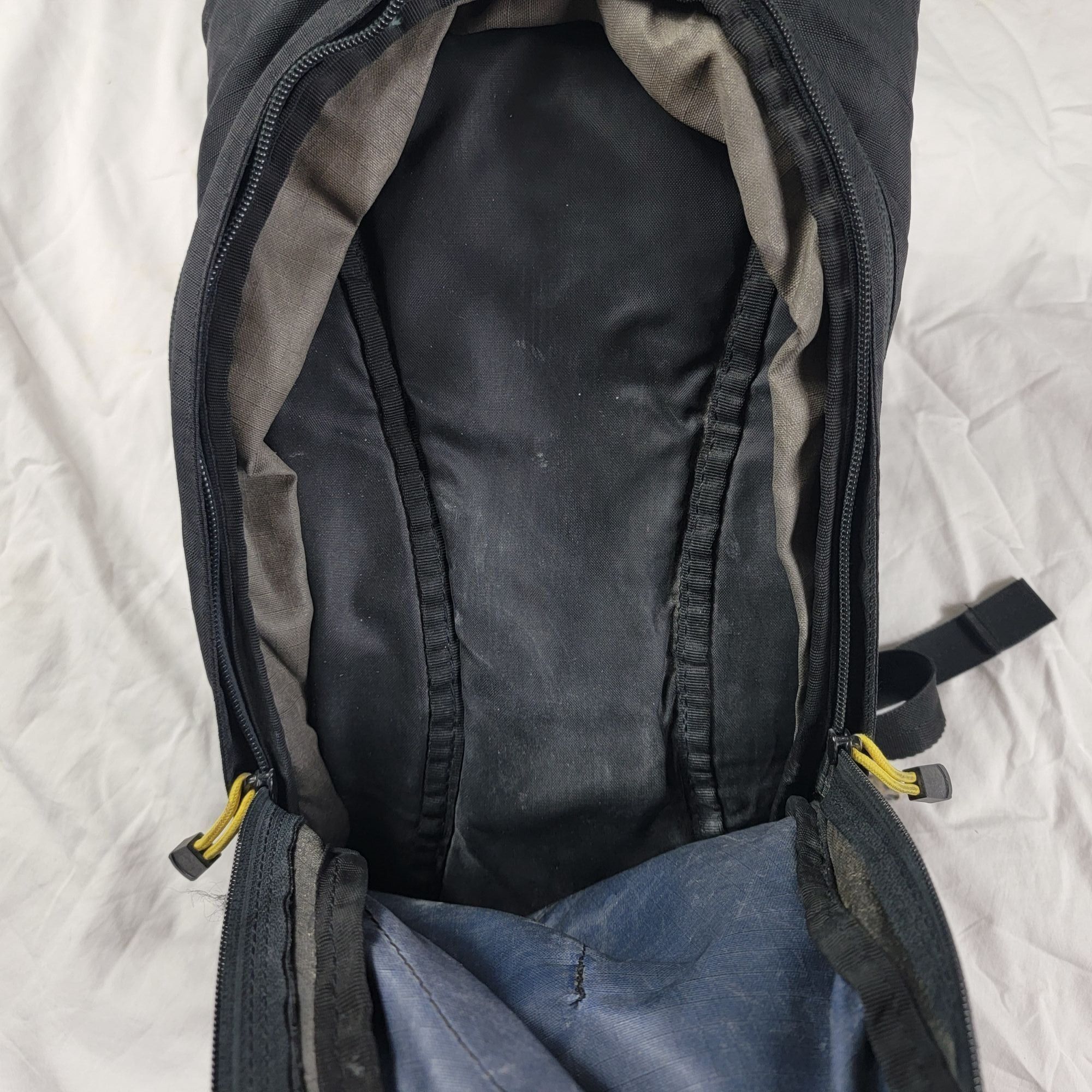 Other CamelBak Blowfish Expandable Hydration Backpack Black Blue H Size ONE SIZE - 5 Thumbnail