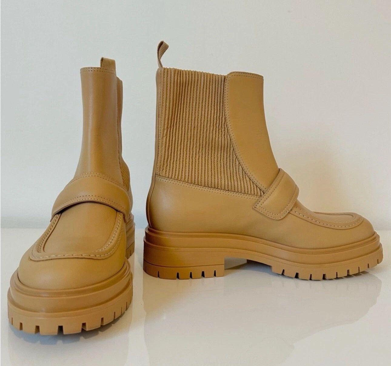 Gianvito Rossi Gianvito Rossi | Round Toe Rubber Sole Size US 8.5 / IT 38.5 - 9 Thumbnail