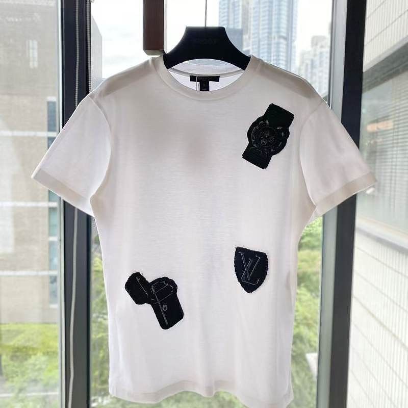 Louis Vuitton Louis Vuitton Badge Short Sleeve T-Shirt Size M Size US M / EU 48-50 / 2 - 1 Thumbnail