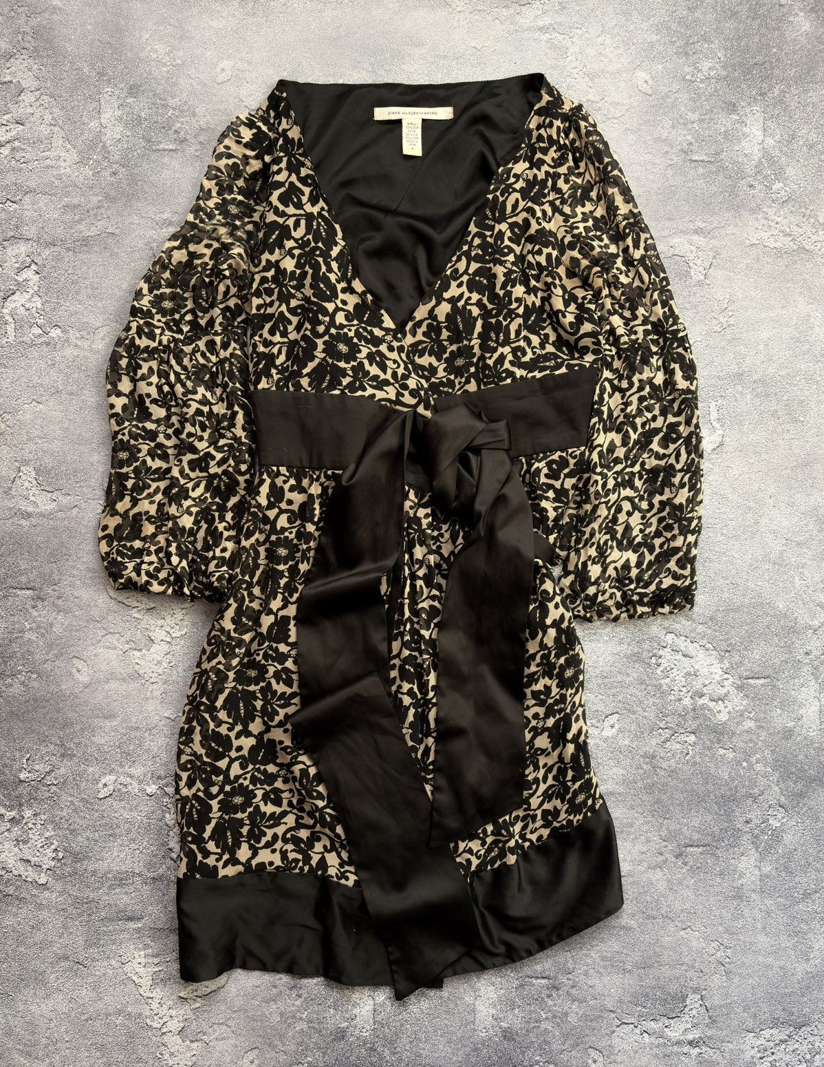 Diane von Furstenberg Vintage Diane Von Furstenberg Luxury Floral Silk Dress Size M / US 6-8 / IT 42-44 - 1 Thumbnail