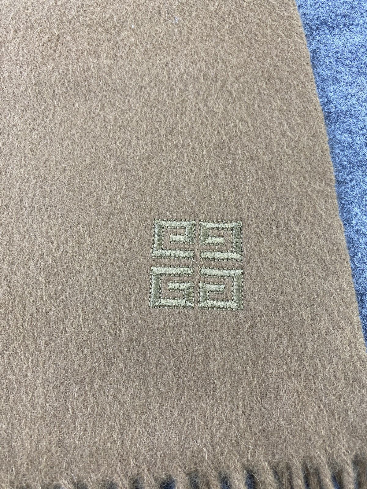 Givenchy Givenchy Scarf / Muffler / Neckwear -T647 Size ONE SIZE - 5 Thumbnail