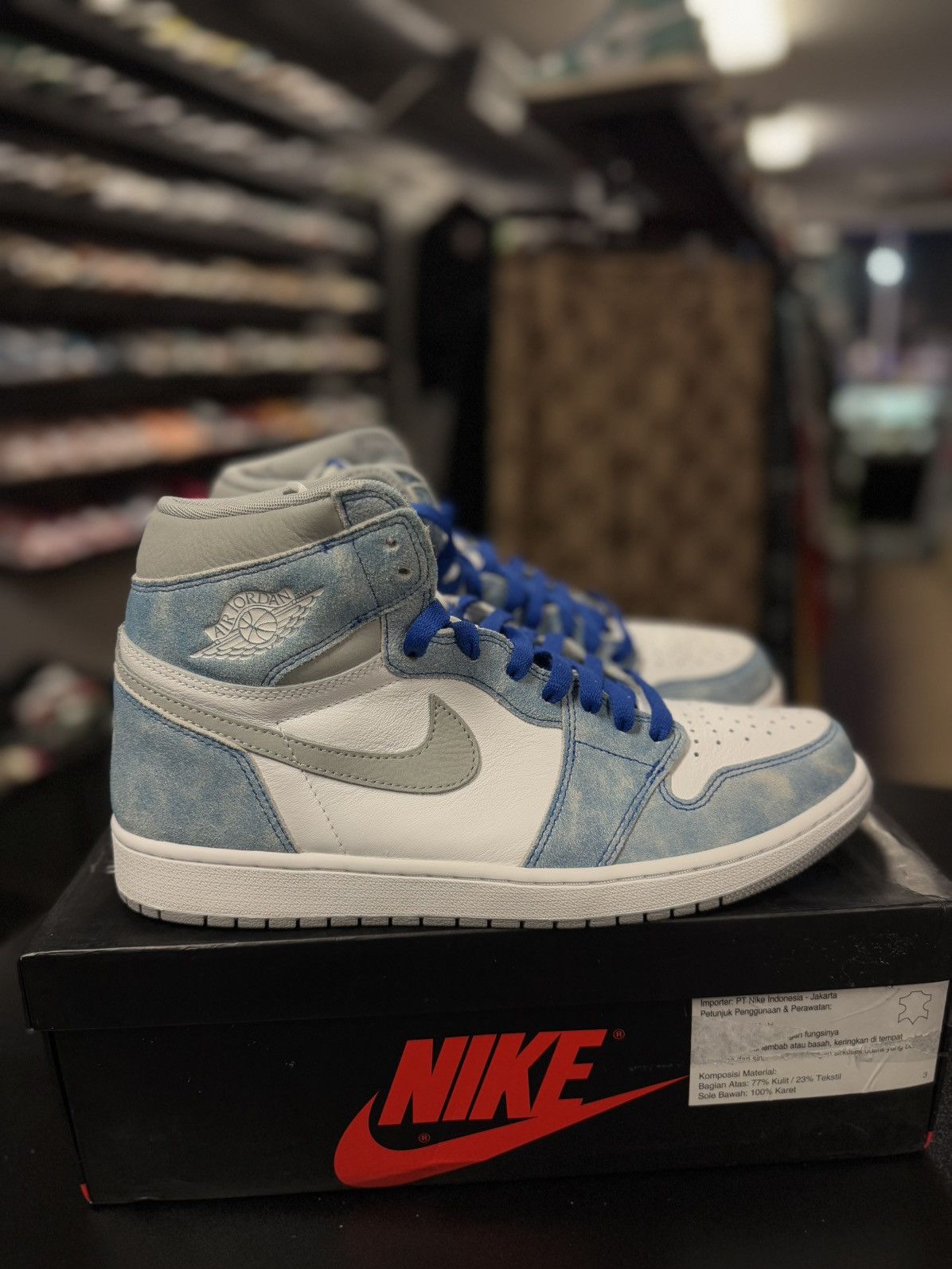 Jordan Brand × Nike Jordan 1 Hyper Royal Blue Size 12 W/ BOX (555088-402) Size US 12 / EU 45 - 1 Thumbnail