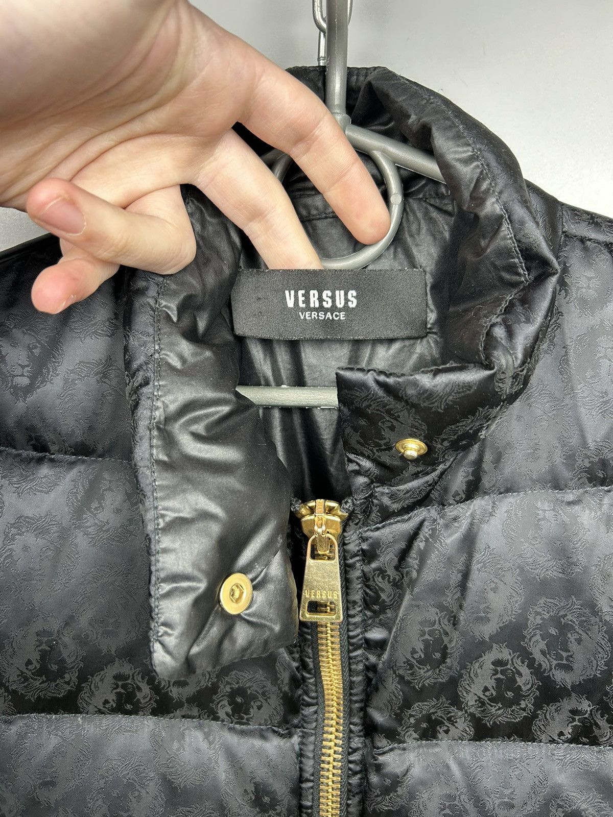 Versace × Versus × Versus Versace Versus Versace Down Jacket Lion Monogram Size US M / EU 48-50 / 2 - 4 Thumbnail