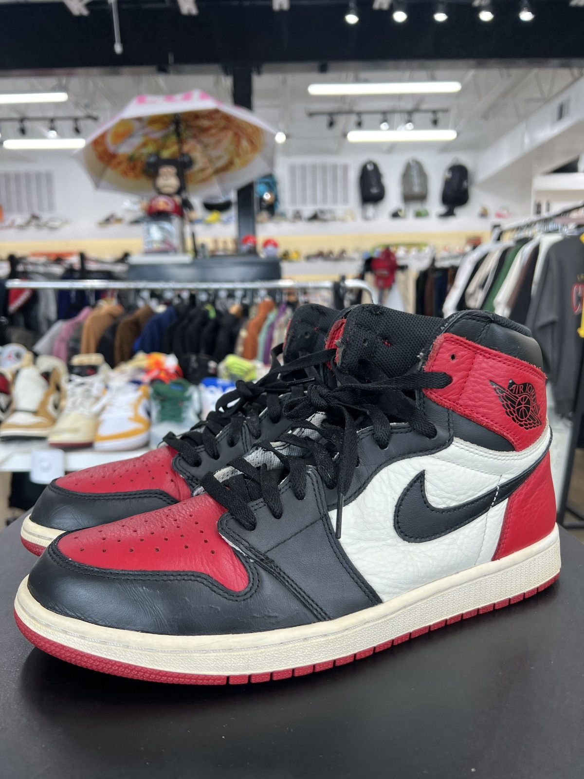 Jordan Brand Air Jordan 1 Bred Toe Sz. 11.5 (2018) Size US 11.5 / EU 44-45 - 1 Thumbnail