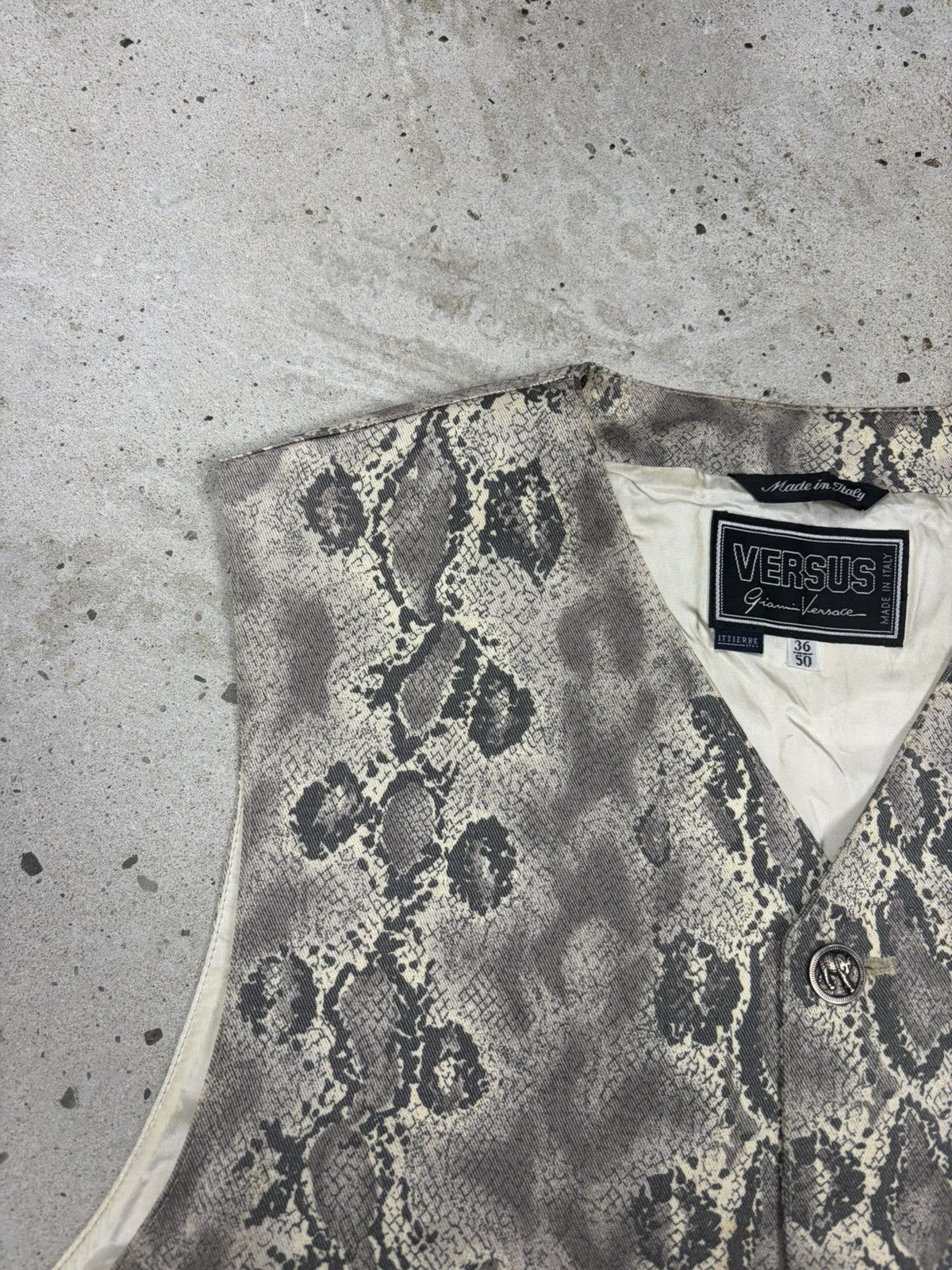 Versace Vintage 1990s Versus Gianni Versace Snake Print Animal Vest Size US M / EU 48-50 / 2 - 10 Thumbnail