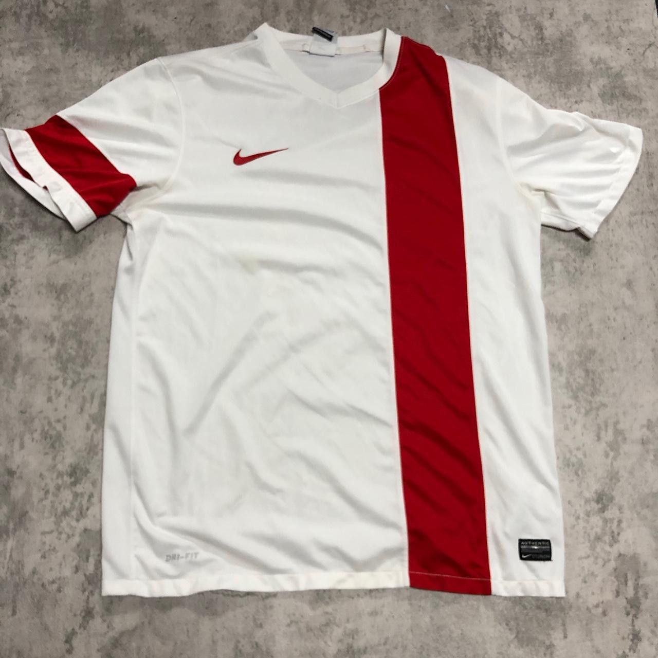 Nike Nike red and white football shirt Size US L / EU 52-54 / 3 - 1 Thumbnail