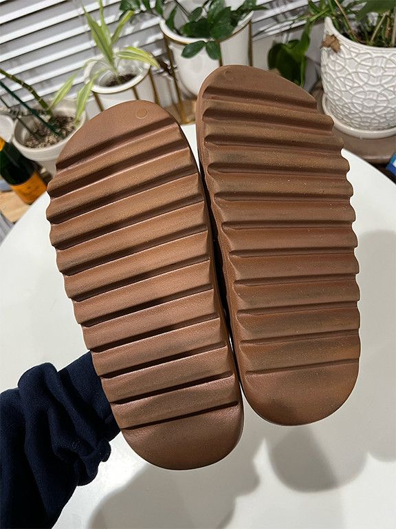 Yeezy adidas Yeezy Slide Flax Size US 11 / EU 44 - 6 Thumbnail