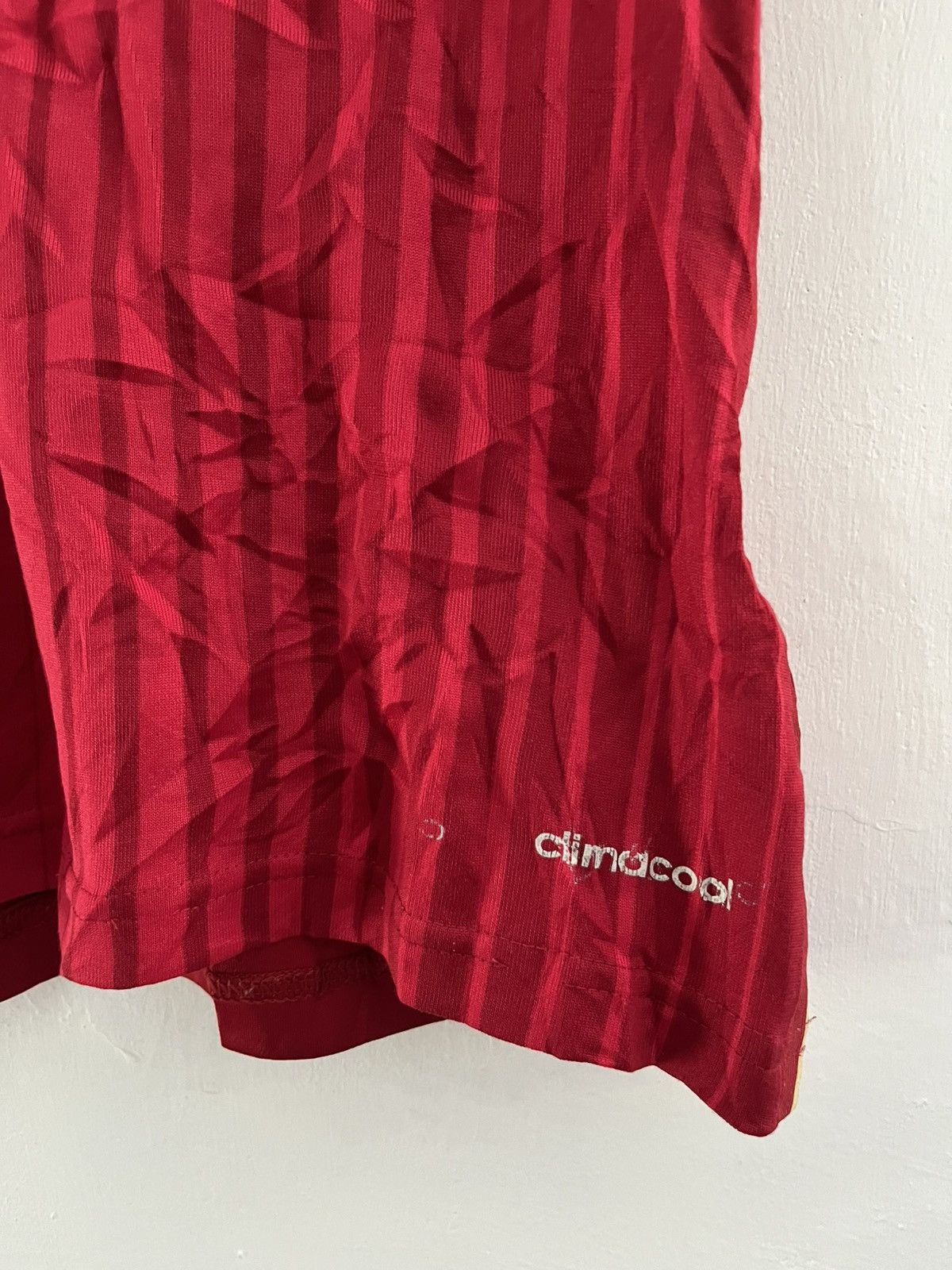 Adidas 2014 spain home jersey Size US M / EU 48-50 / 2 - 4 Thumbnail