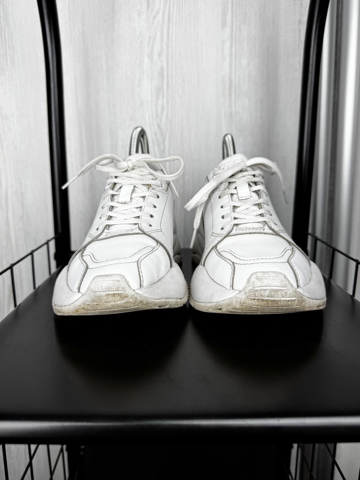 Versace Jeans Couture Versace Jeans Couture white big logo low top sneakers 37 Size US 7 / IT 37 - 9 Thumbnail