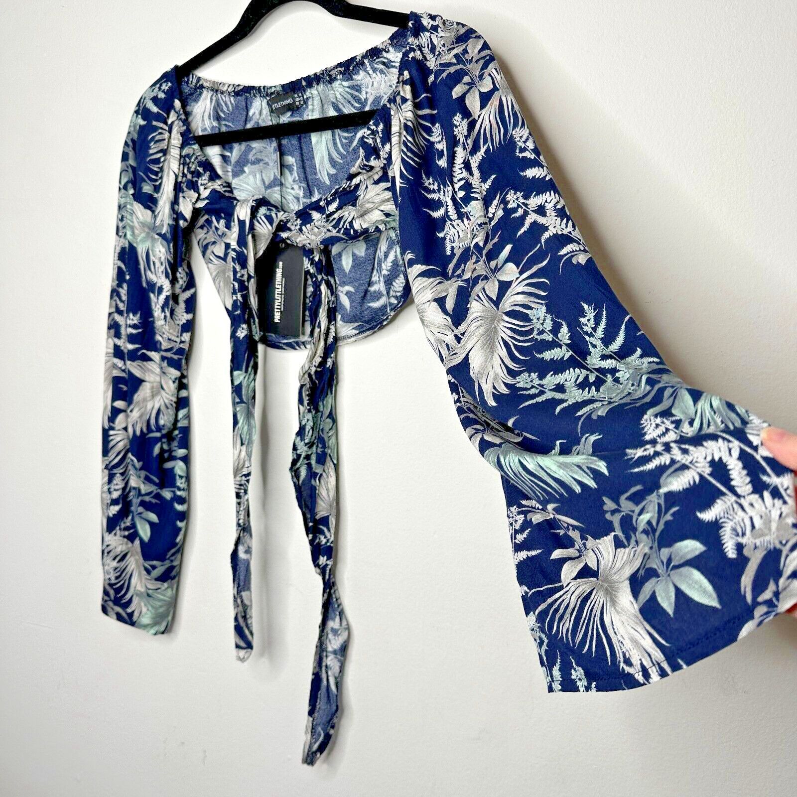 Other NWT PrettyLittleThing Blue Print Tie Bell Sleeve Crop10 Size L / US 10 / IT 46 - 1 Thumbnail