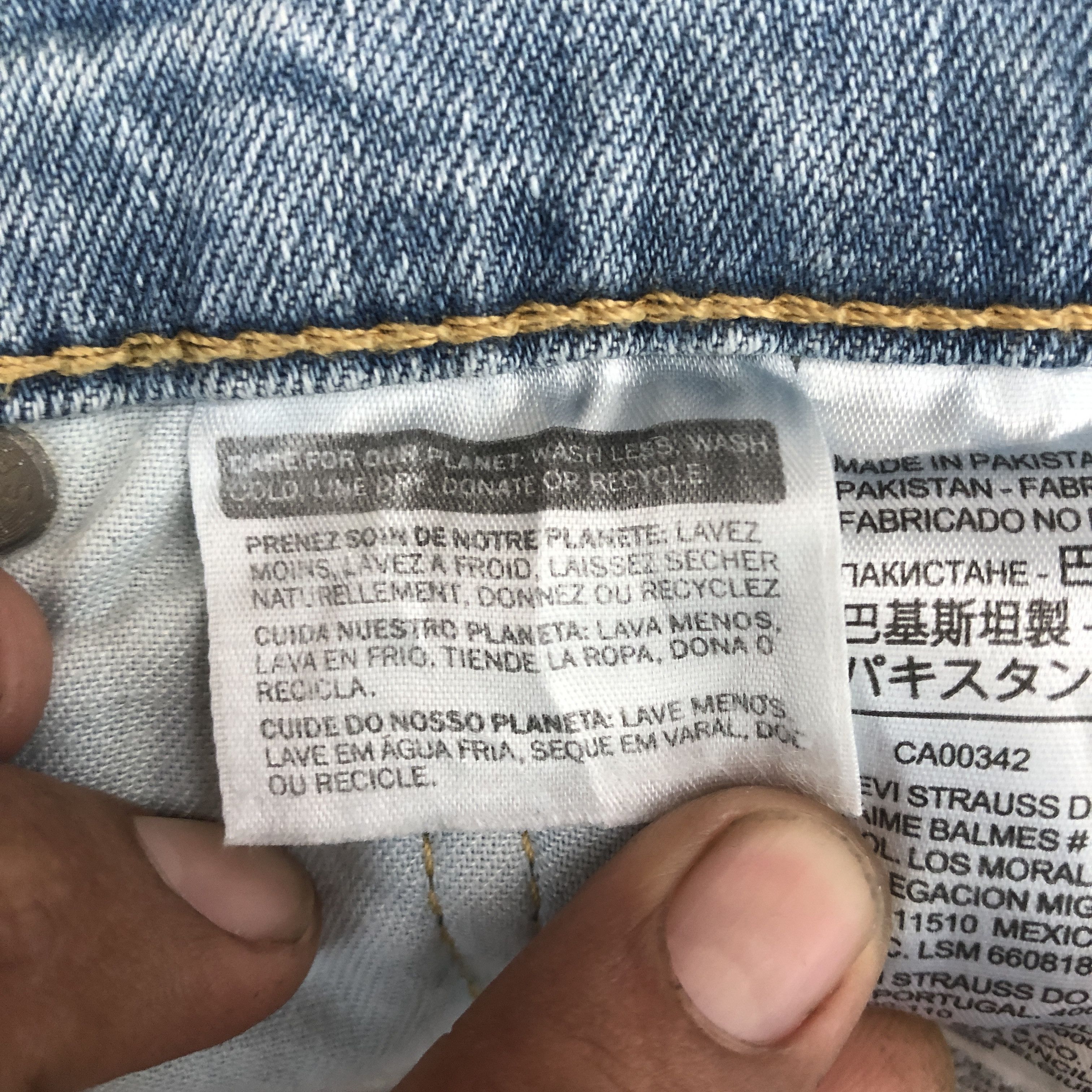 Levi's Vintage Levis Sun Faded Jeans Levi's Slim Light Wash Denim Size US 34 / EU 50 - 6 Thumbnail