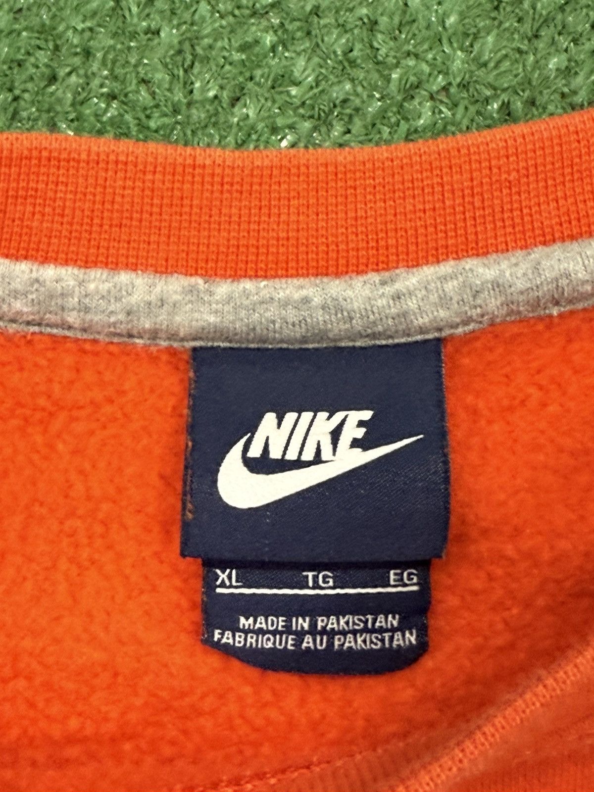Nike Vintage Nike Swoosh Crewneck Sweatshirt Size US XL / EU 56 / 4 - 2 Thumbnail