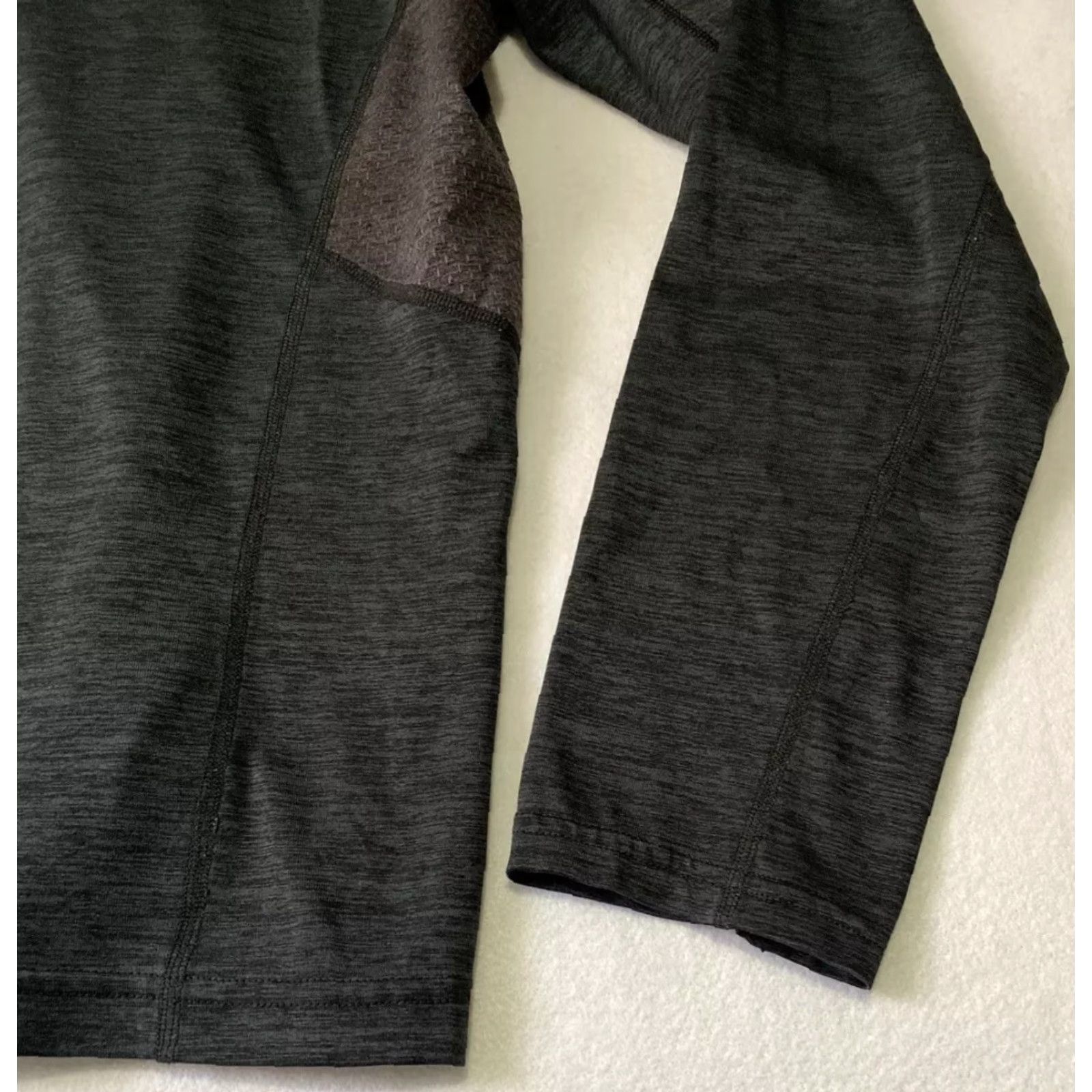 Old Navy Old Navy Active Shirt Mens Size M Go-Dry Long Sleeve Gray Two Tone / 25-21 Shirt Mens M Gray Go-Dry Two Tone Long Sleeve Active Shirt Size US M / EU 48-50 / 2 - 5 Thumbnail