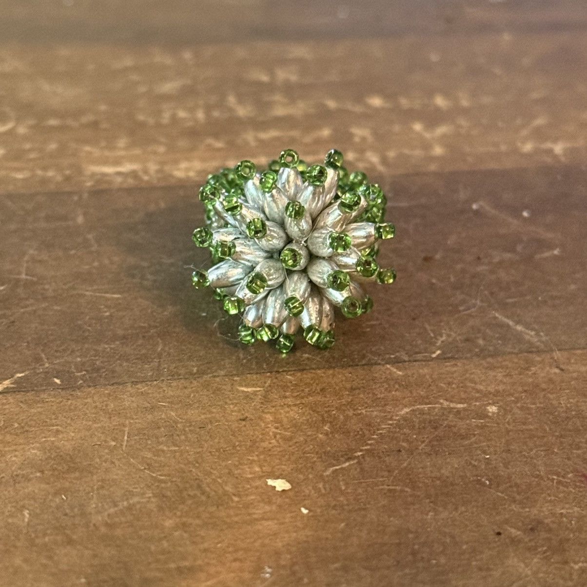 Vintage Vintage green and silver woven beaded starburst ring Size ONE SIZE - 2 Thumbnail