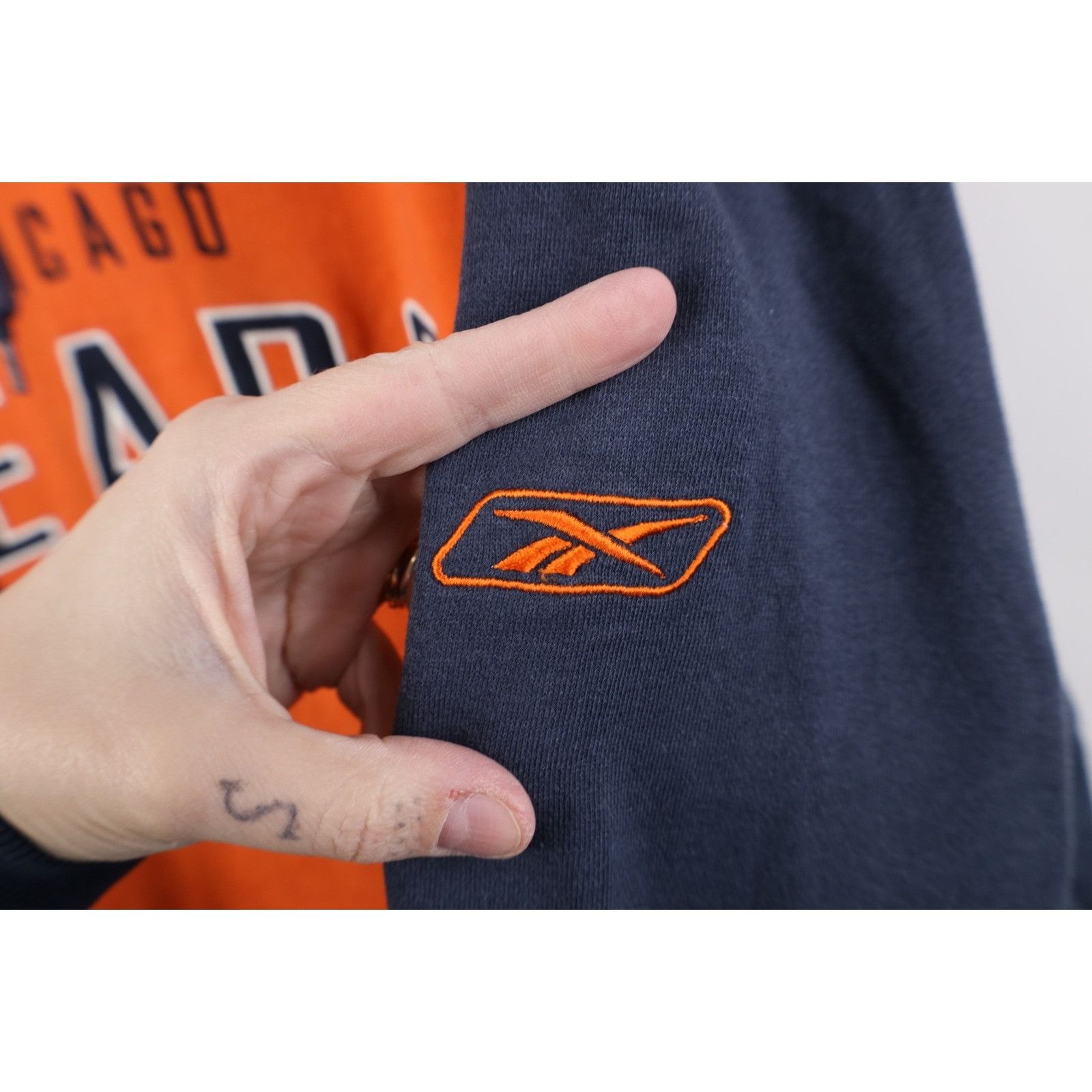 Reebok Vintage Reebok Faded Spell Out Chicago Bears Football Hoodie Size US XL / EU 56 / 4 - 4 Thumbnail