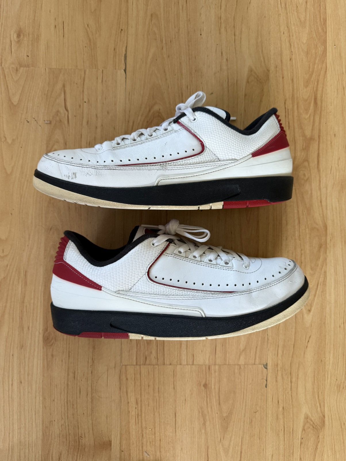 Jordan Brand Air Jordan 2 Retro Low 'Chicago' 2016 Size US 11 / EU 44 - 4 Thumbnail