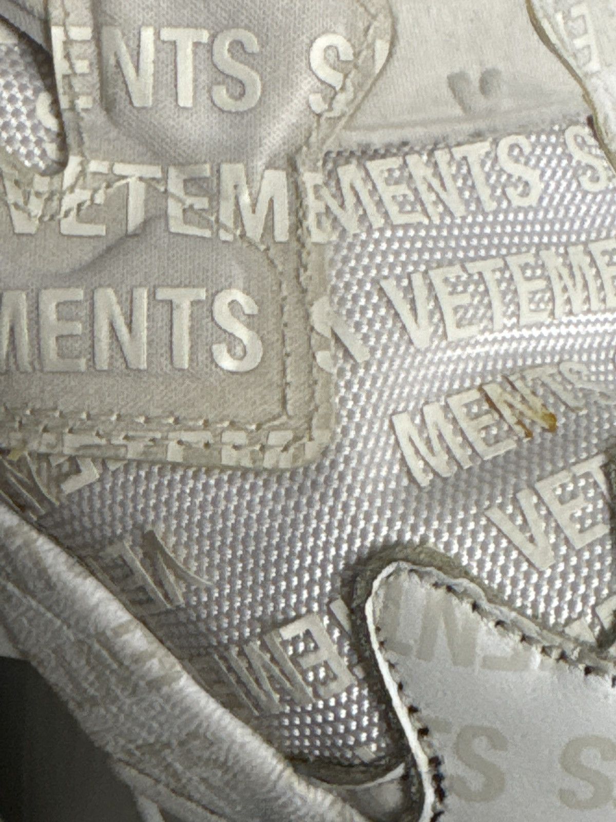 Vetements Vetements x Reebok Emoji Pump sneaker Size US 10 / EU 43 - 10 Thumbnail