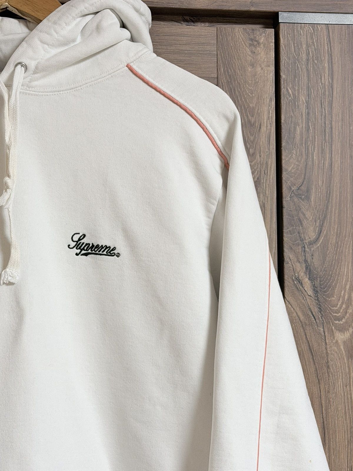 Supreme Supreme Piping Script Logo Hoodie Off White Pink M Size US M / EU 48-50 / 2 - 3 Thumbnail