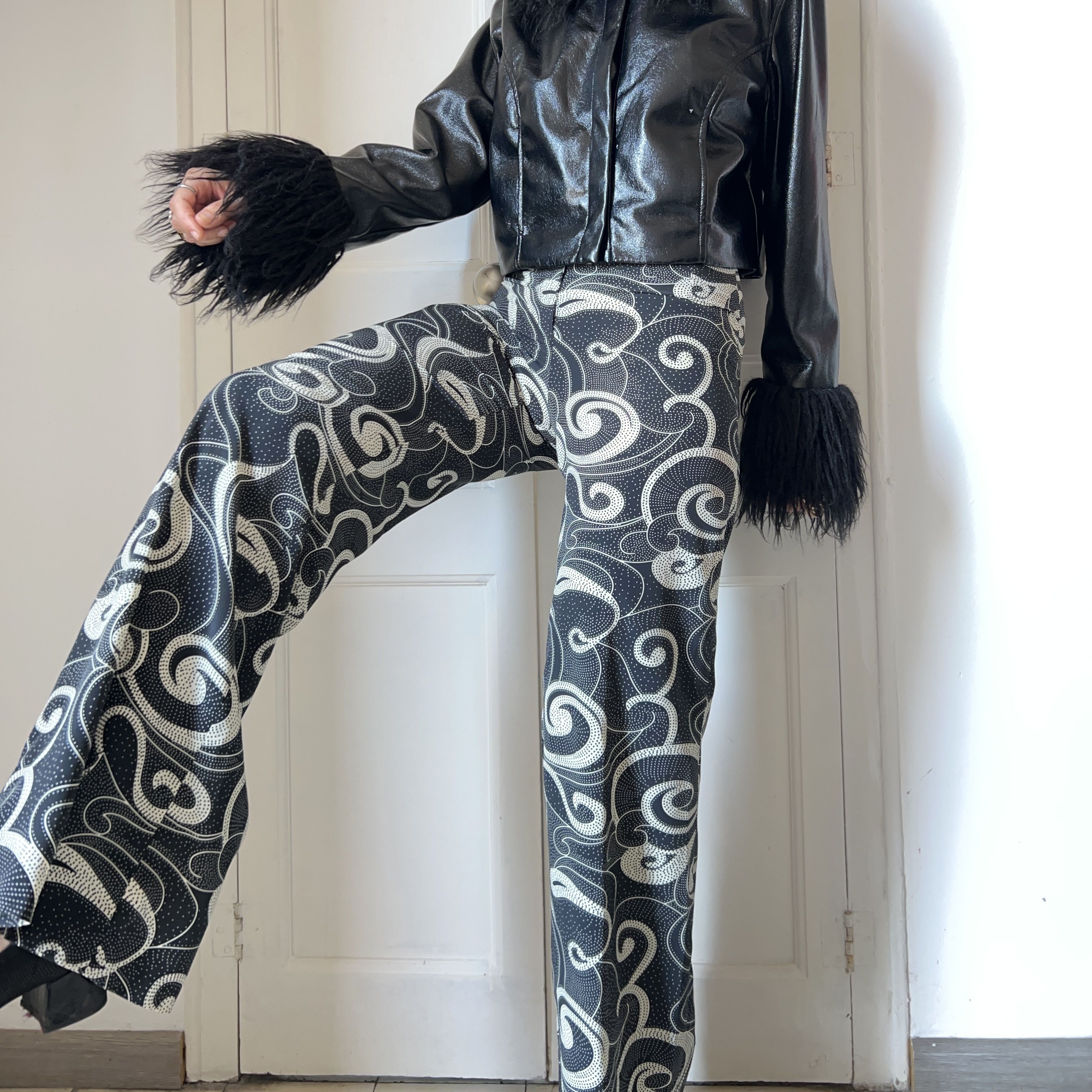 Vintage Vintage Y2k Monochrome Swirl Wide Leg Pants Size 27" / US 4 / IT 40 - 7 Thumbnail