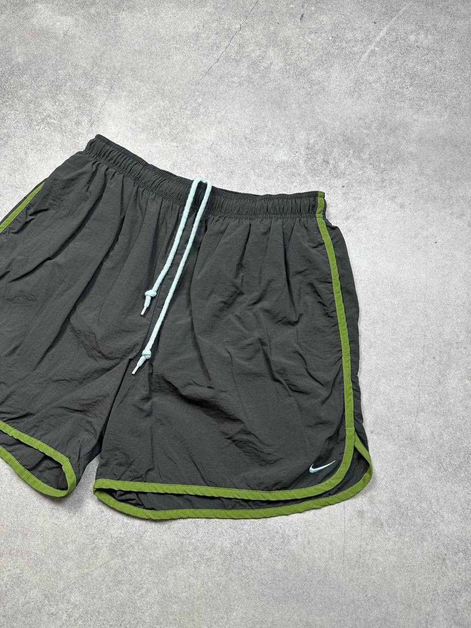 Nike Vintage Nike Nylon Shorts, Size XL – Lightweight Comfort Size US 36 / EU 52 - 3 Thumbnail