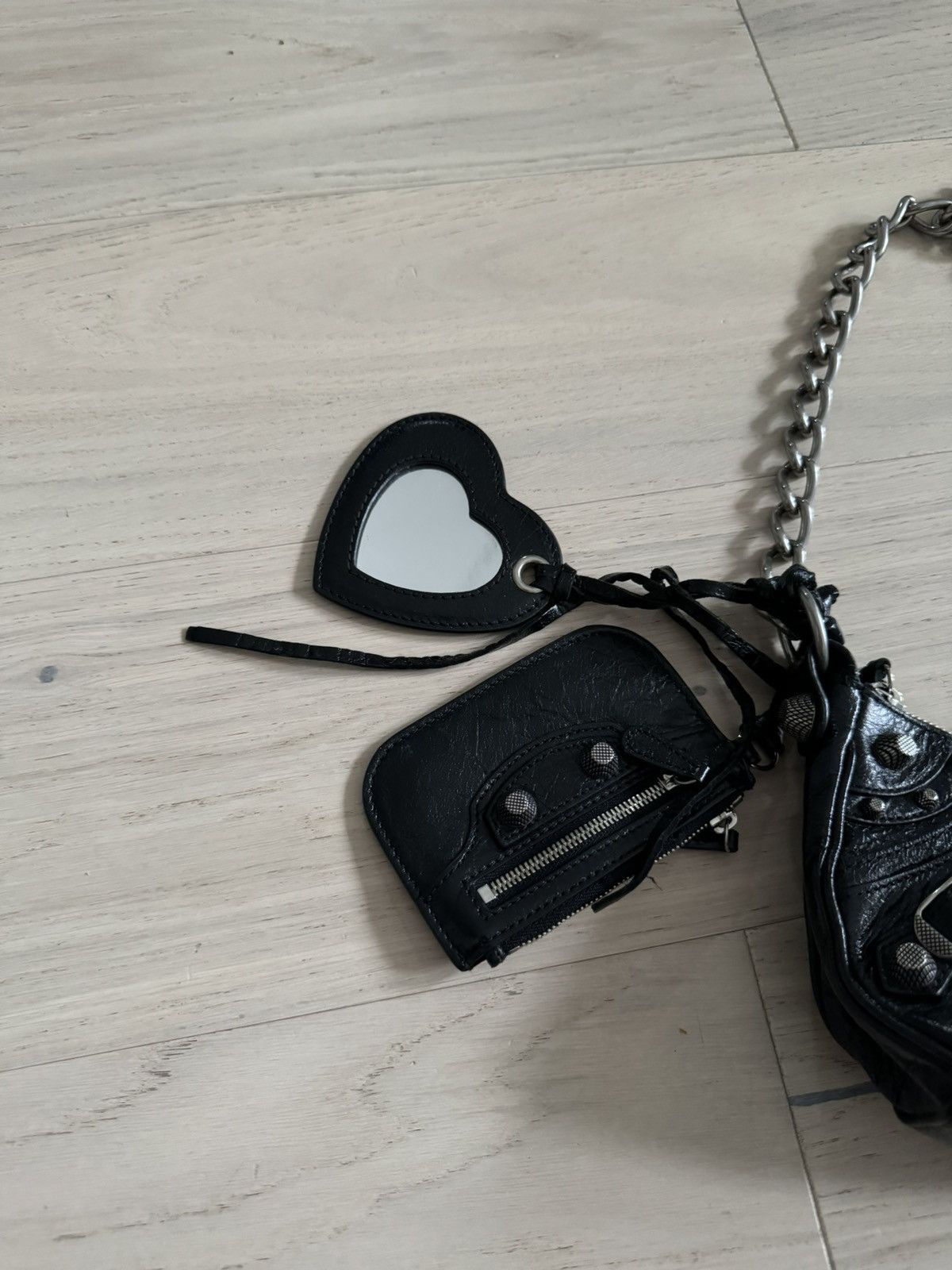 Balenciaga Balenciaga Le Cagole Xs Shoulder Bag in Black Size ONE SIZE - 3 Thumbnail