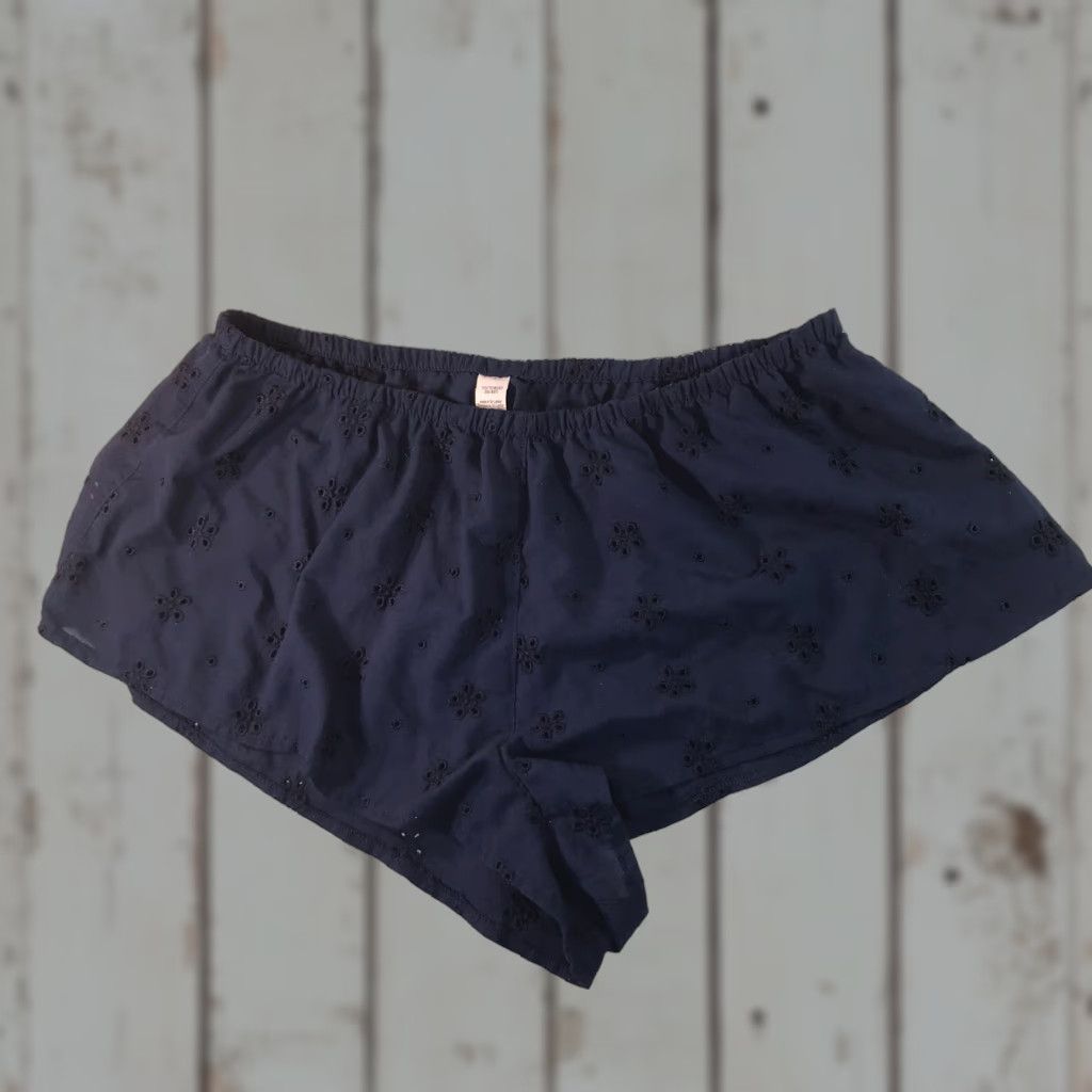 Victoria's Secret Victoria's Secret Floral Embroidered Sleep Shorts Womens Size L Blue Size 36" / US 14 / IT 50 - 1 Thumbnail